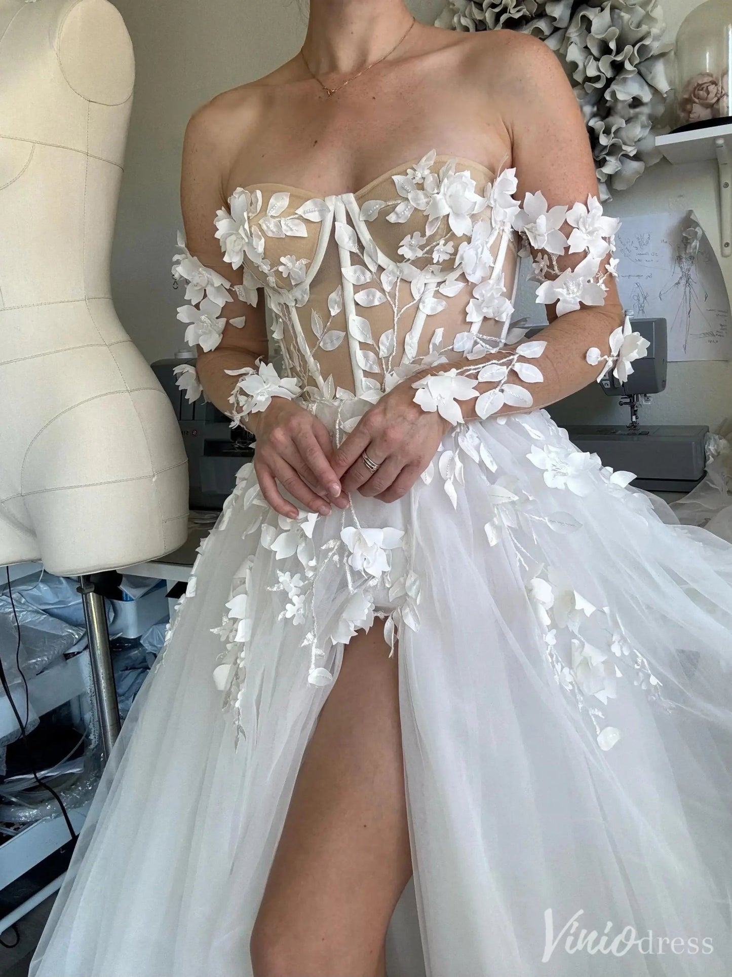 Floral Appliqué Corset Wedding Dress with Off-Shoulder Sleeves & High Slit – VW2522-wedding dresses 2025 -Viniodress-White-Custom Size-
