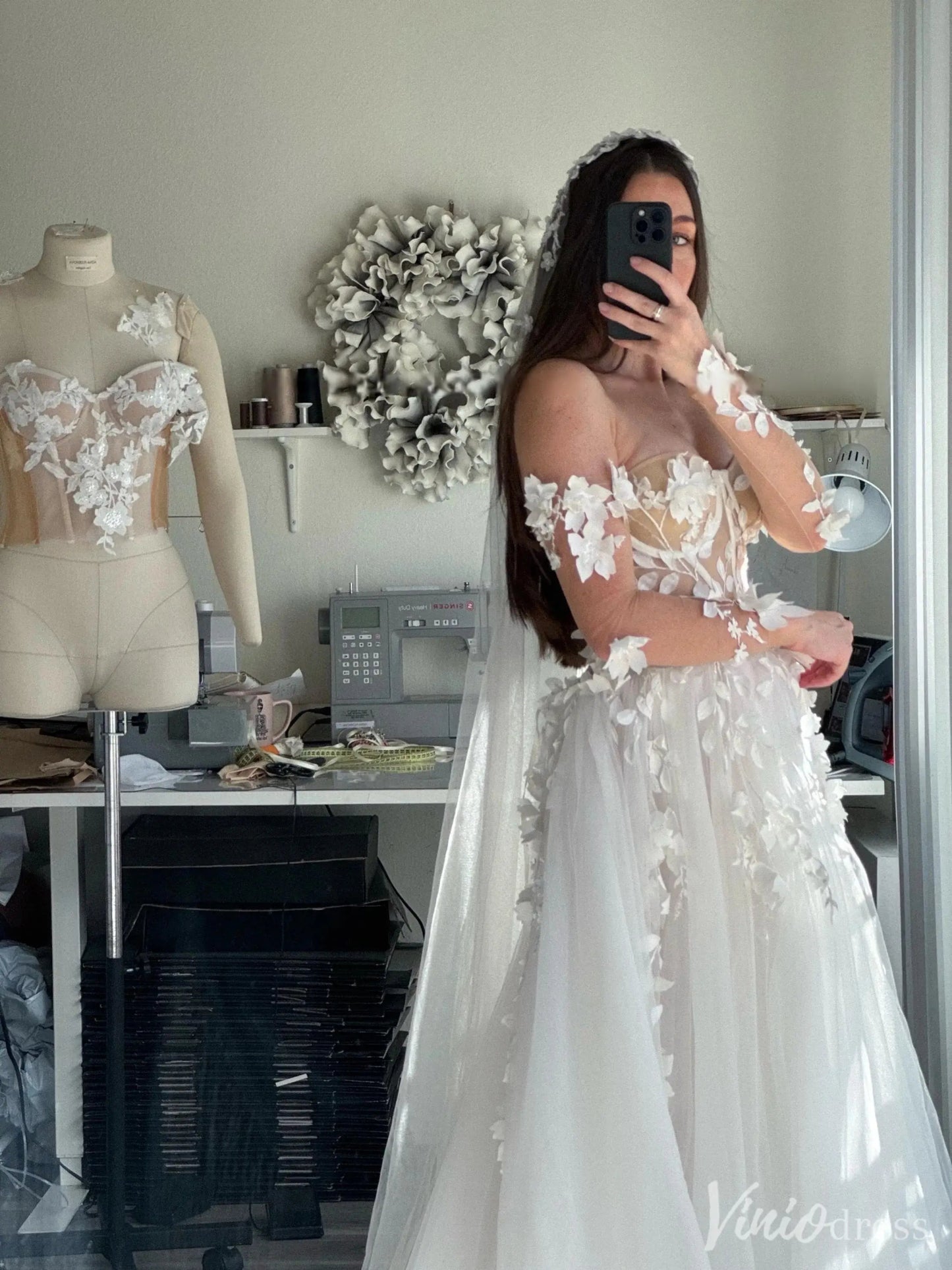 Floral Appliqué Corset Wedding Dress with Off-Shoulder Sleeves & High Slit – VW2522-wedding dresses 2025 -Viniodress-White-Custom Size-