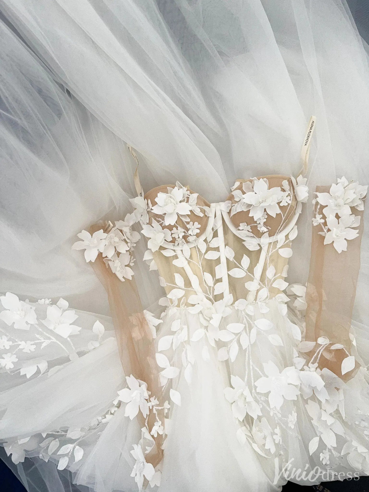 Floral Appliqué Corset Wedding Dress with Off-Shoulder Sleeves & High Slit – VW2522-wedding dresses 2025 -Viniodress-White-Custom Size-