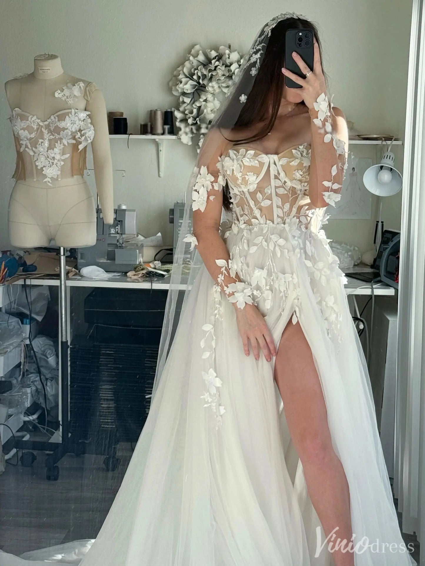 Floral Appliqué Corset Wedding Dress with Off-Shoulder Sleeves & High Slit – VW2522-wedding dresses 2025 -Viniodress-White-Custom Size-