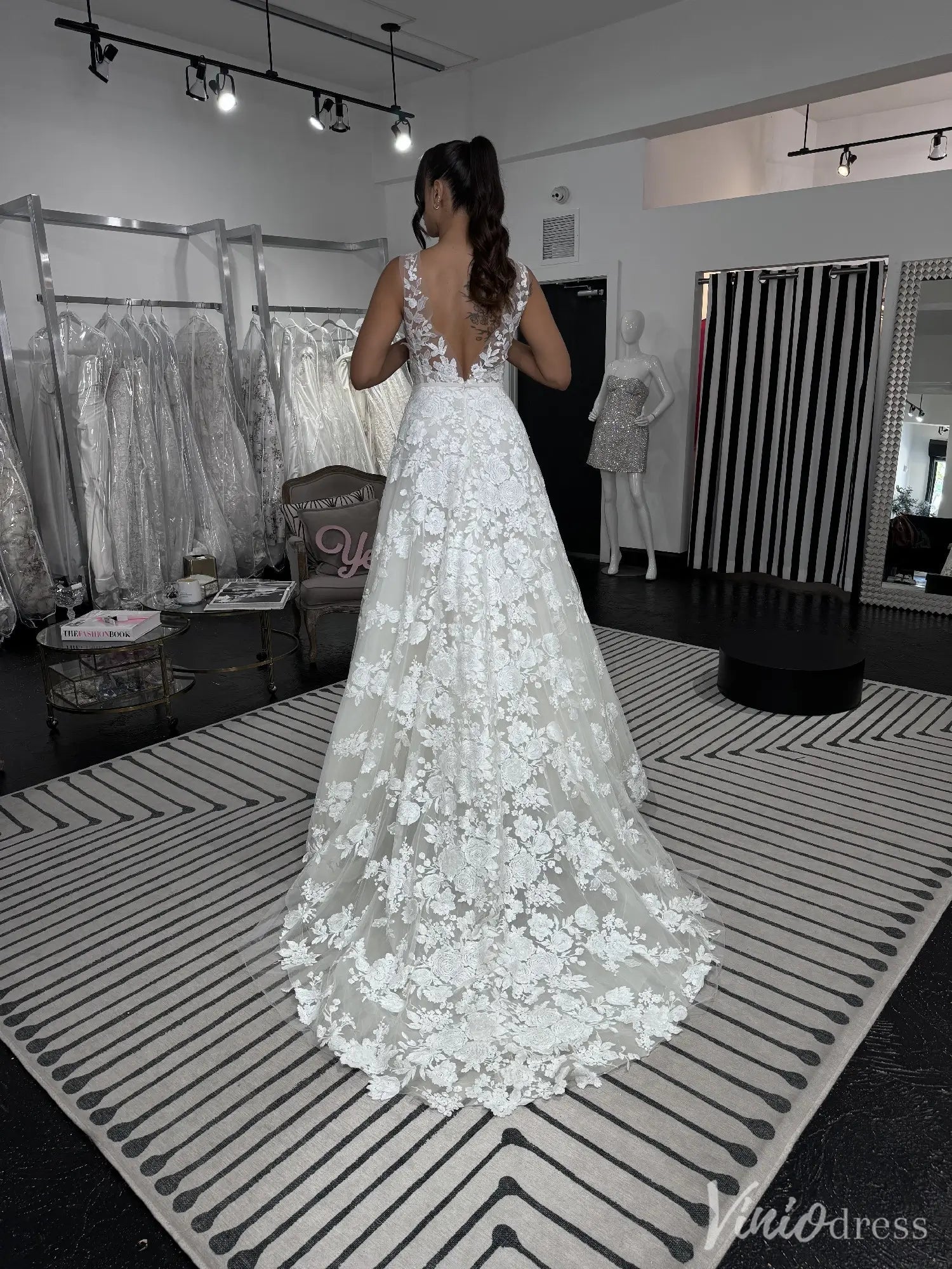 Floral Lace A-Line Wedding Dress with Deep V-Neck and Sheer Tulle Back – VW2510-wedding dresses 2025 -Viniodress-White-Custom Size-