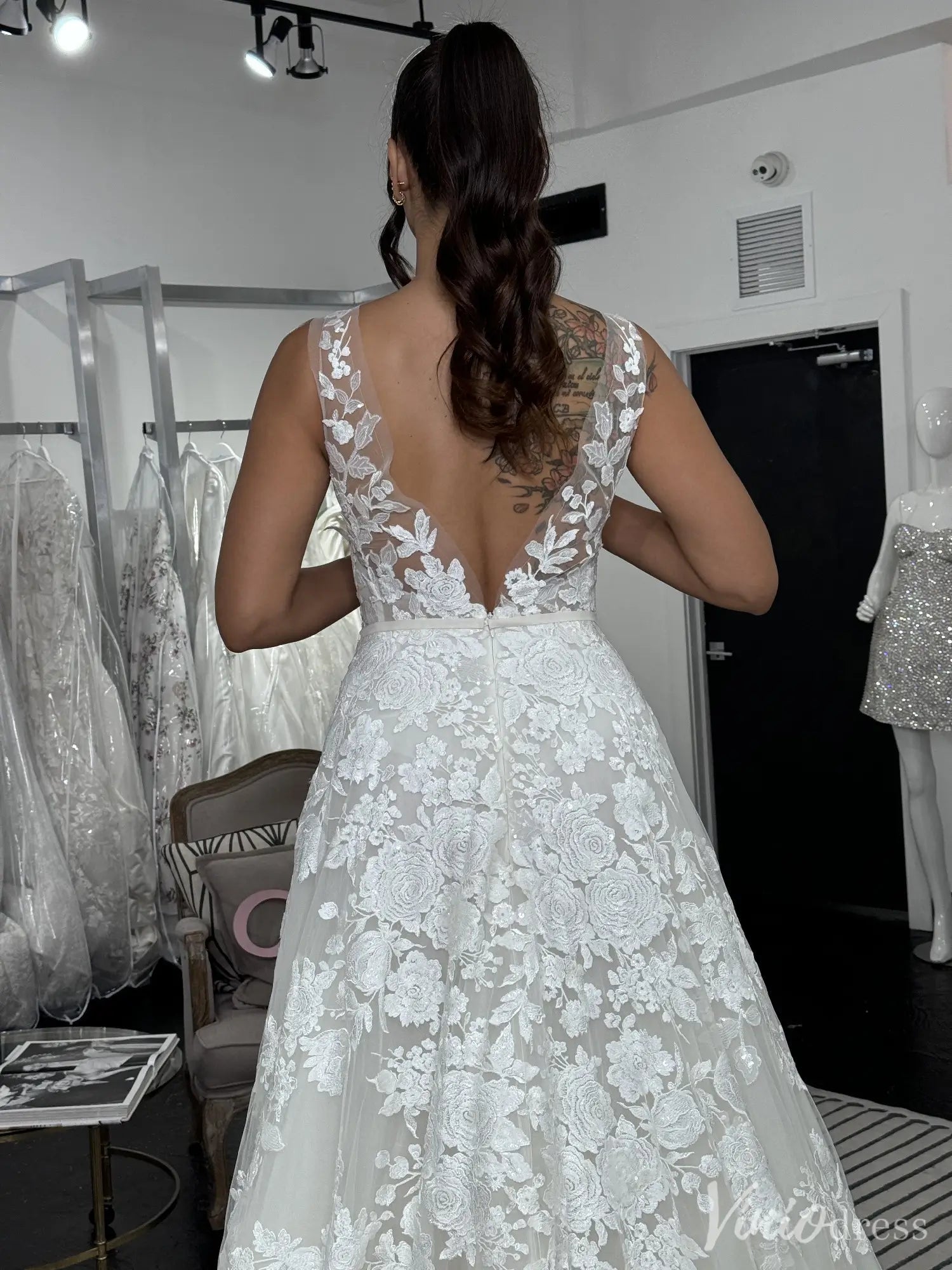 Floral Lace A-Line Wedding Dress with Deep V-Neck and Sheer Tulle Back – VW2510-wedding dresses 2025 -Viniodress-White-Custom Size-