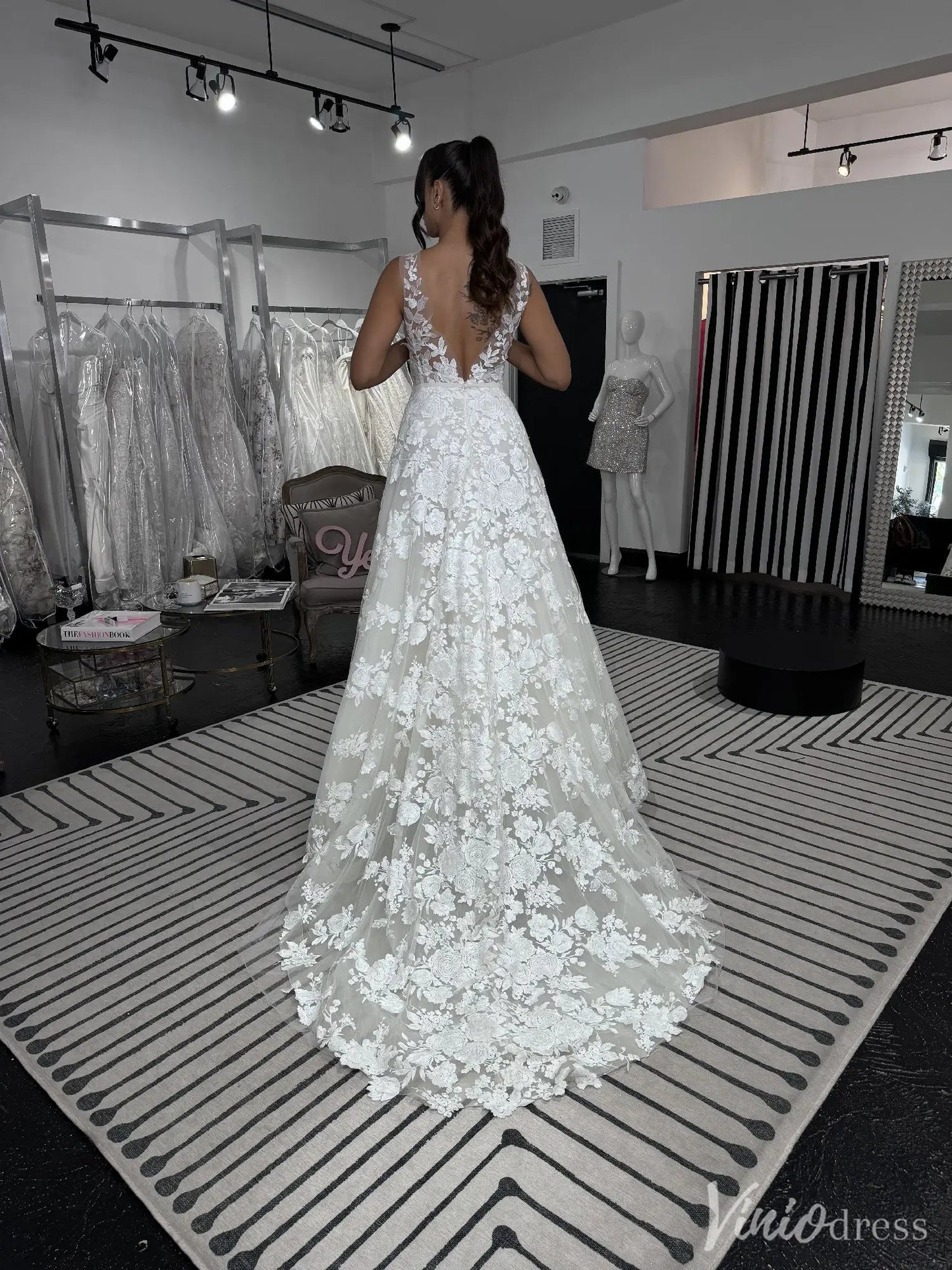 Floral Lace A-Line Wedding Dress with Deep V-Neck and Sheer Tulle Back – VW2510-wedding dresses 2025 -Viniodress-White-Custom Size-