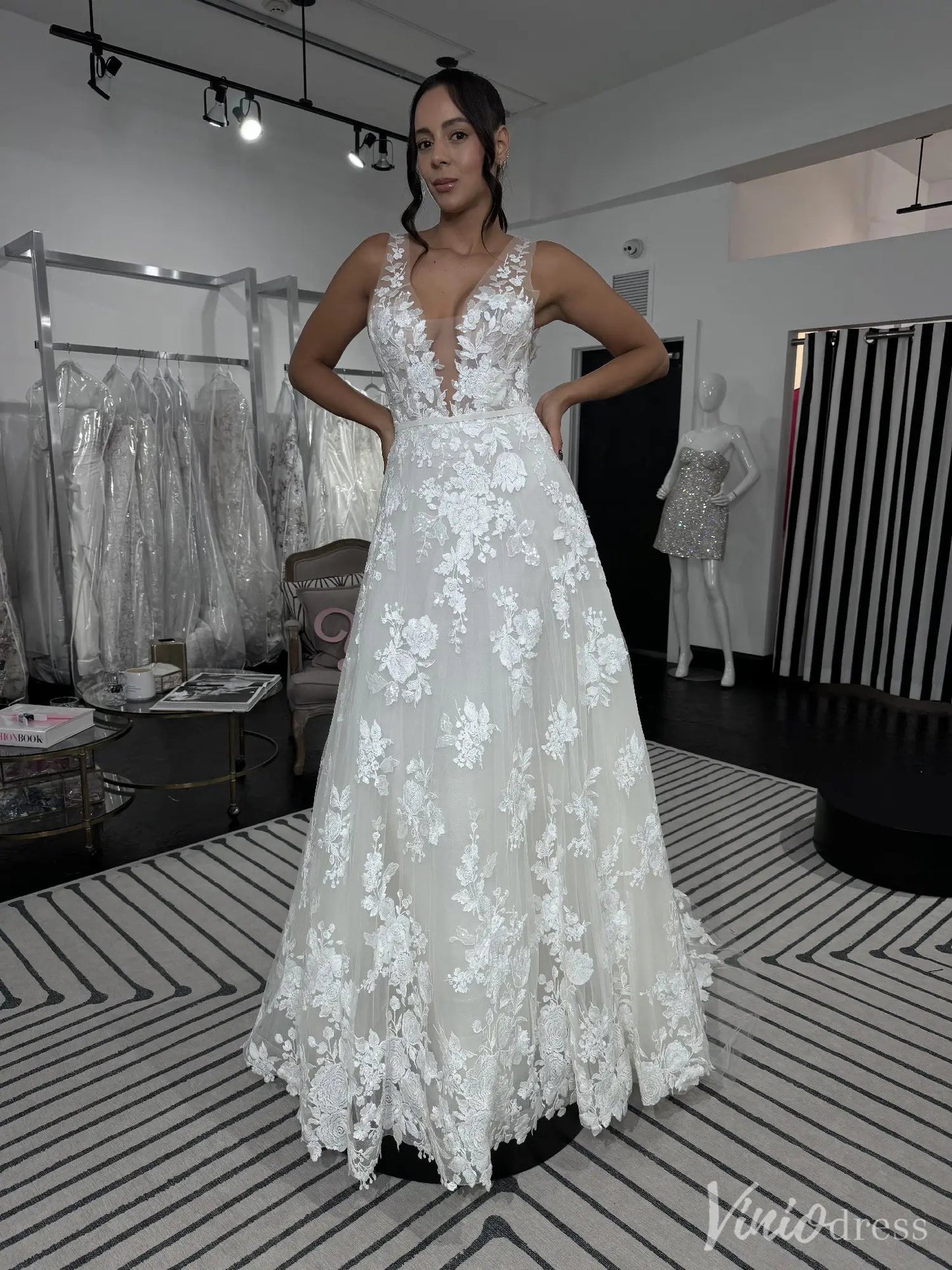 Floral Lace A-Line Wedding Dress with Deep V-Neck and Sheer Tulle Back – VW2510-wedding dresses 2025 -Viniodress-White-Custom Size-