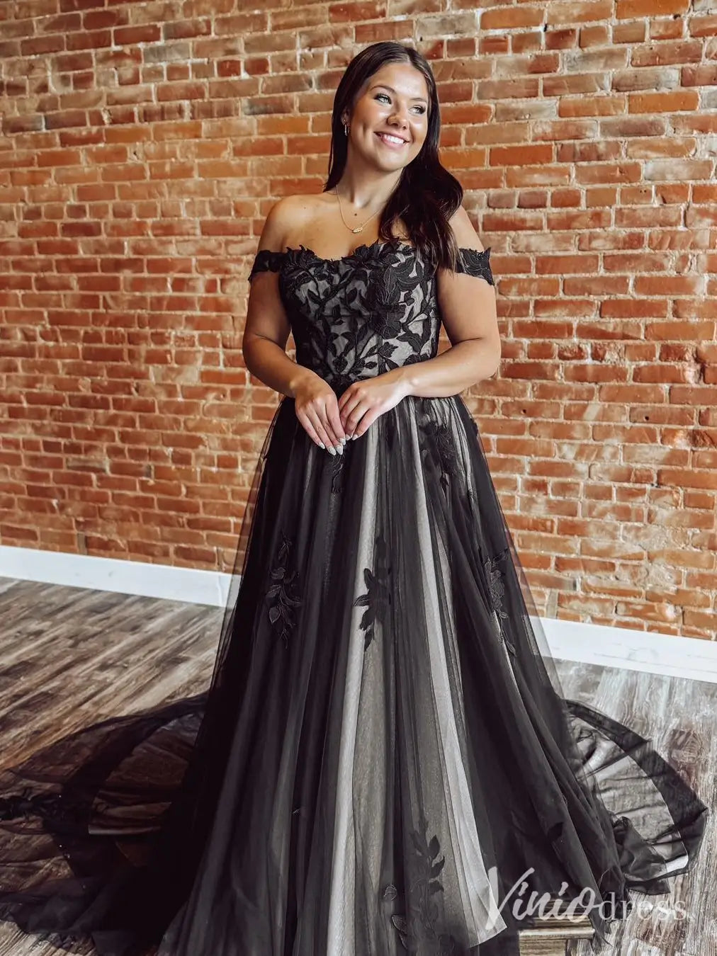 Floral Lace Plus Size Wedding Dress with Off-Shoulder Straps and Chapel Train – LA122-wedding dresses 2025 -Viniodress-Ivory-Custom Size-