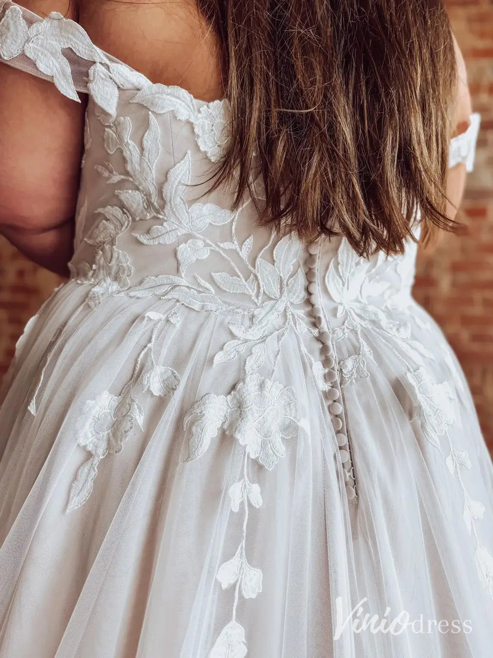 Floral Lace Plus Size Wedding Dress with Off-Shoulder Straps and Chapel Train – LA122-wedding dresses 2025 -Viniodress-Ivory-Custom Size-