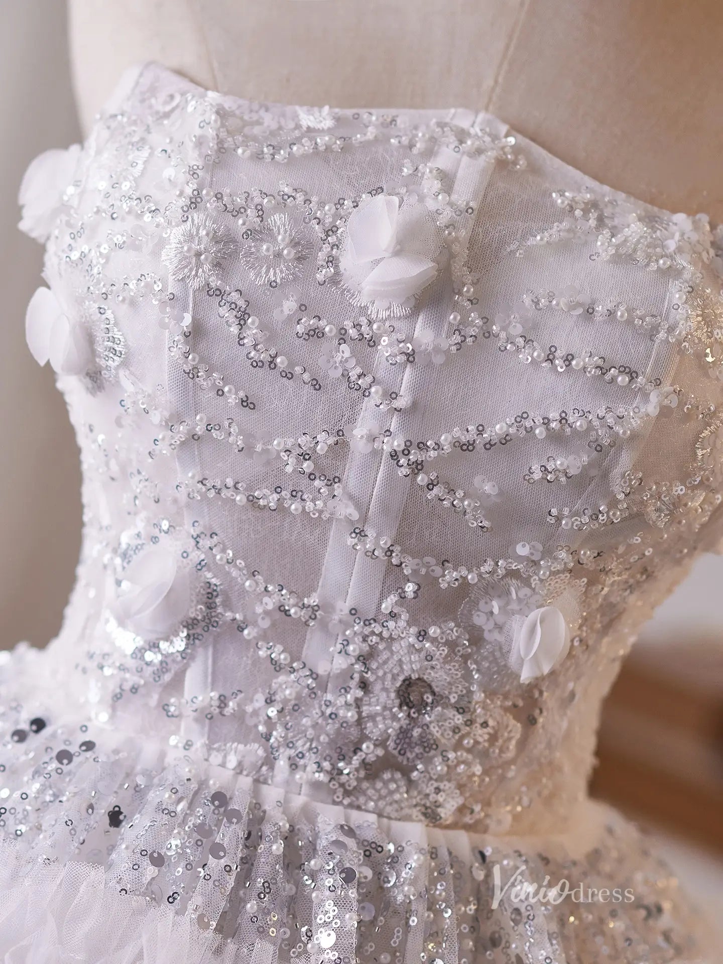 Glamorous White Sequin Homecoming Dress with Strapless Neckline & Layered Ruffle Skirt – BJ101-prom dresses 2025 -Viniodress-White-Custom Size-