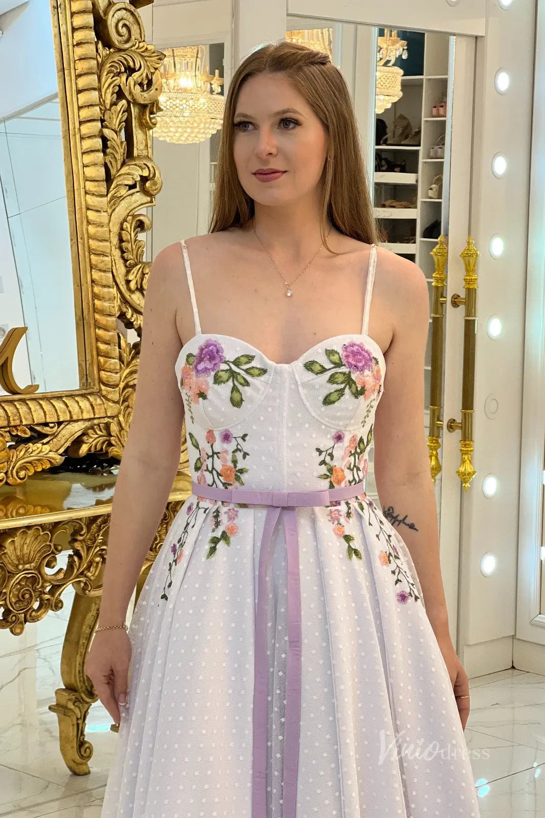 Graceful Floral Embroidered Midi Wedding Dress with Sweetheart Bustier & Dotted Tulle Skirt – FW252-wedding dresses 2025 -Viniodress-White-Custom Size-