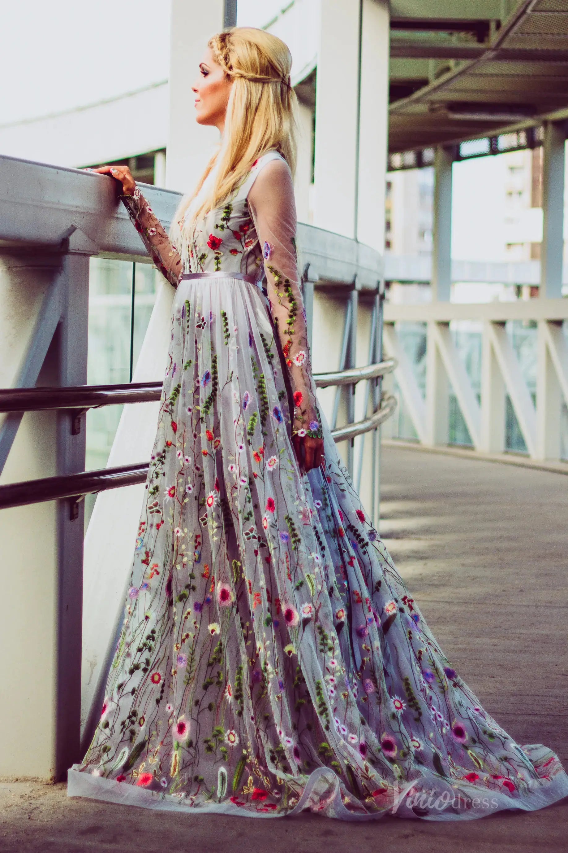 Grey Whimsical Wildflower Wedding Dress Long Sleeves, Round Neck & Rib Viniodress Grey Whimsical Wildflower Wedding Dress Long Sleeves, Round Neck & Rib Viniodress