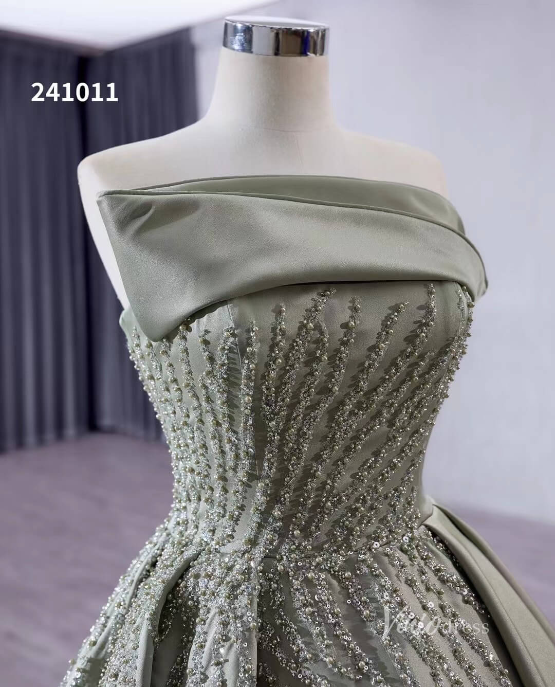 Greyish Green Beaded Lace Wedding Dresses Strapless Quinceanera Dress 241011-Quinceanera Dresses-Viniodress-Viniodress