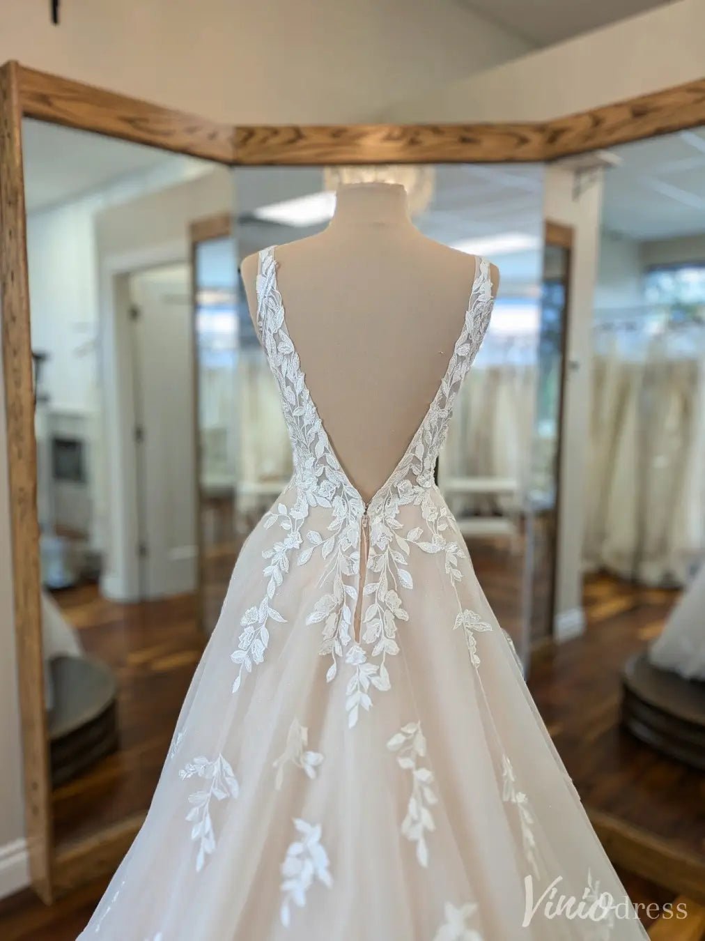 Illusion Leaf Lace A-Line Wedding Dress with Sheer Bodice and V-Back – VW2563-wedding dresses 2025 -Viniodress-Ivory-Custom Size-