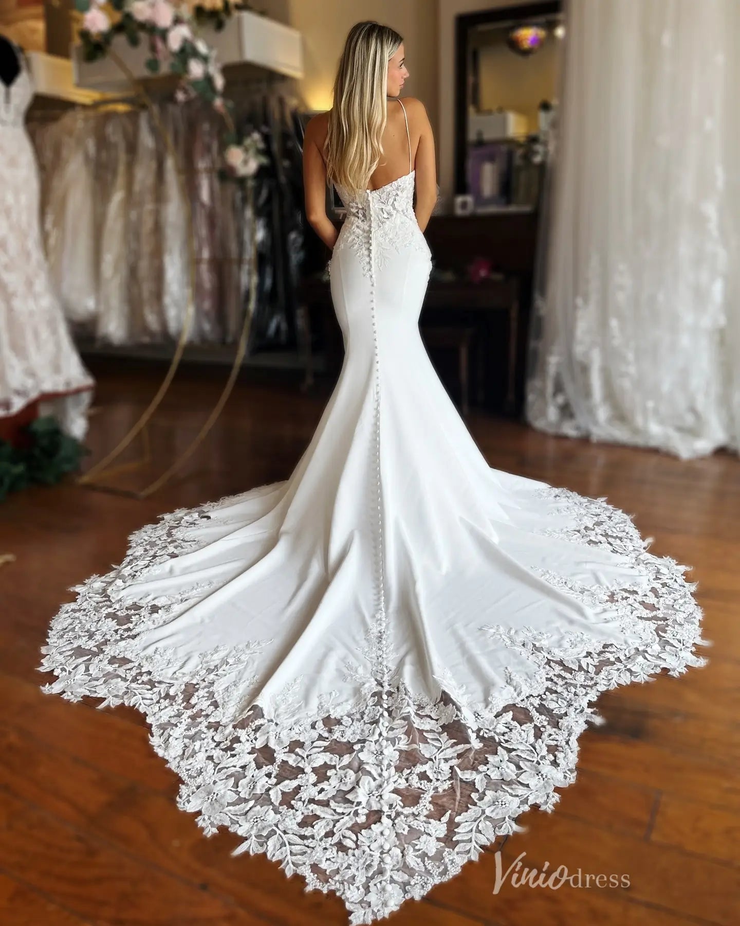 Ivory Crepe Mermaid Wedding Dress with Floral Lace Bodice & Scalloped Lace Chapel Train – ML156-wedding dresses 2026-Viniodress-Ivory-Custom Size-