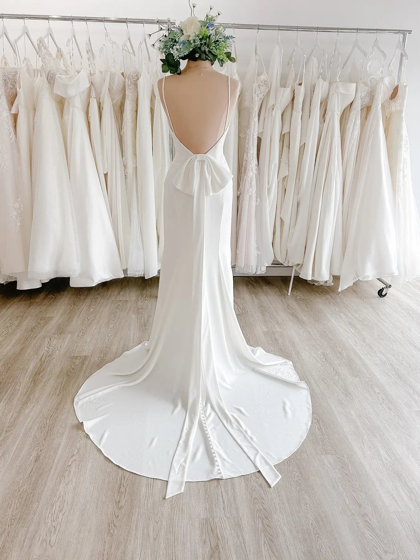 Ivory Crepe Minimalist Wedding Dress with Spaghetti Straps, Low Open Back Bow & Sweep Train – MN136-wedding dresses 2025 -Viniodress-Ivory-Custom Size-