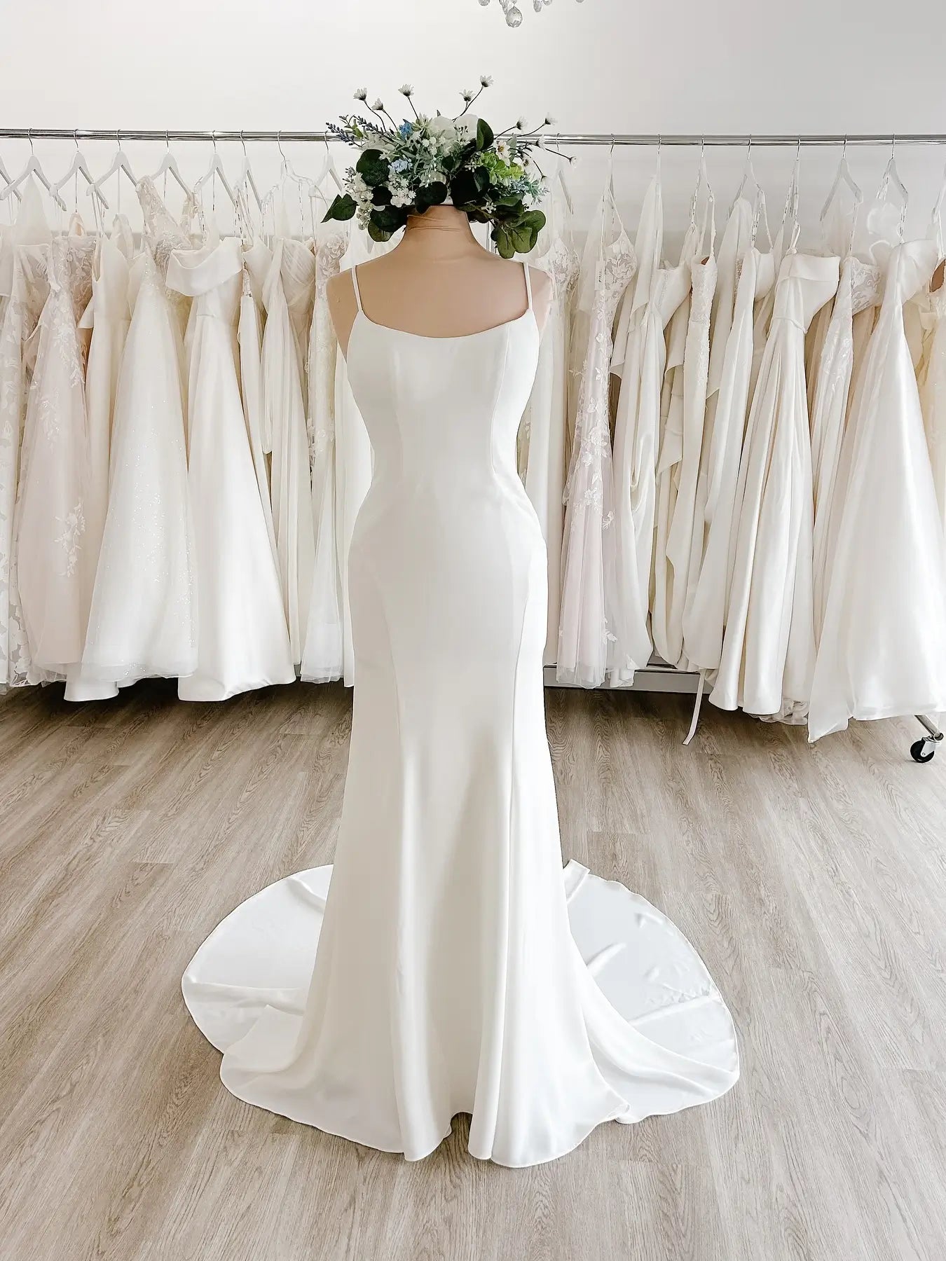 Ivory Crepe Minimalist Wedding Dress with Spaghetti Straps, Low Open Back Bow & Sweep Train – MN136-wedding dresses 2025 -Viniodress-Ivory-Custom Size-