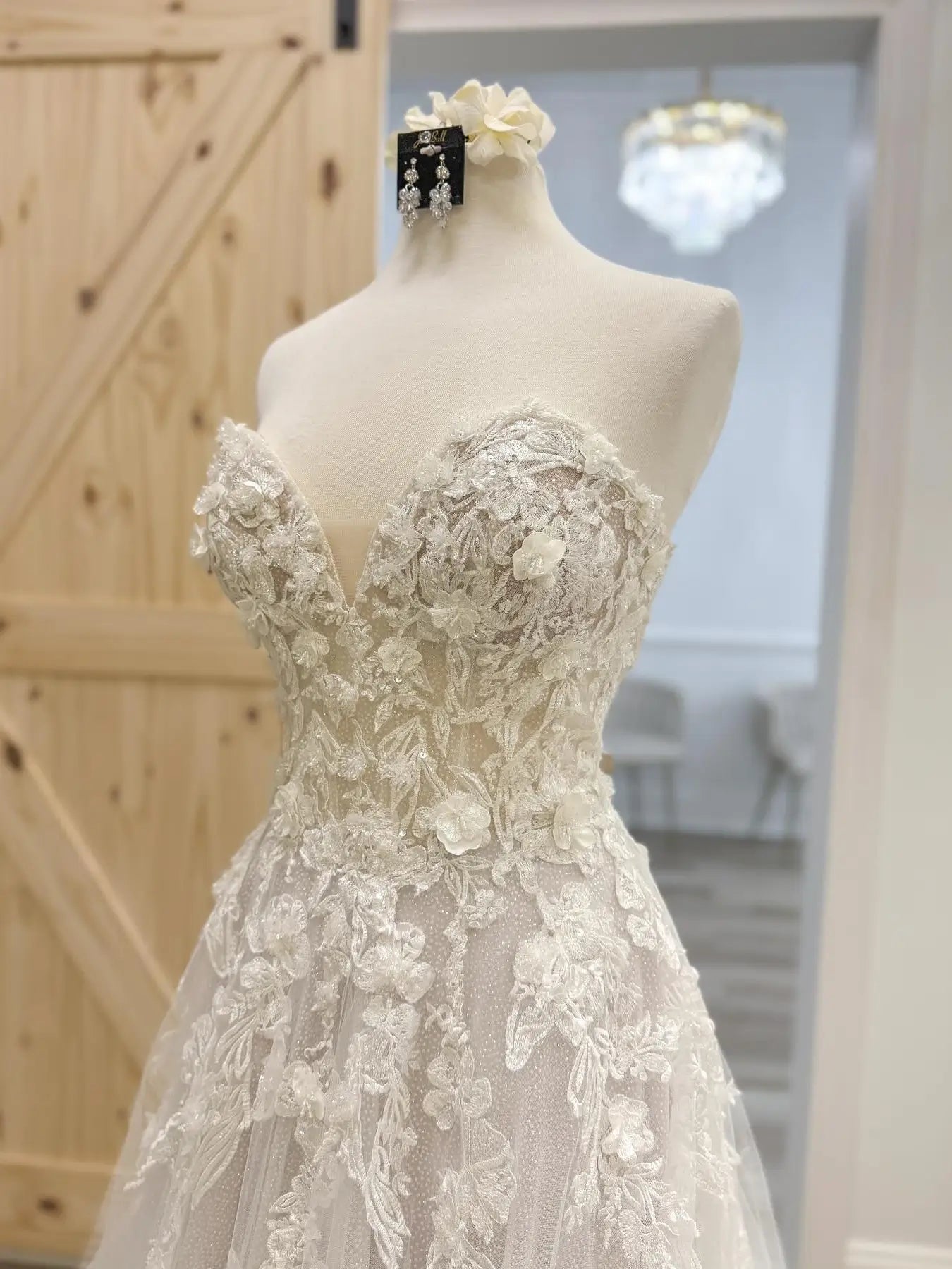 Ivory Floral Lace Strapless A-Line Wedding Dress with Sweetheart Neckline and Chapel Train – LA128-wedding dresses 2025 -Viniodress-Ivory-Custom Size-