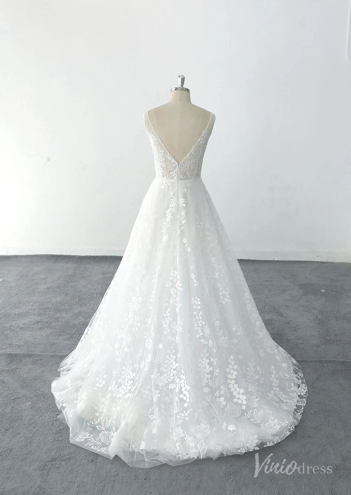 Ivory Floral Lace Wedding Dress with V-Neckline, Illusion Back & Sweep Train – LA141-wedding dresses 2025 -Viniodress-Ivory-Custom Size-
