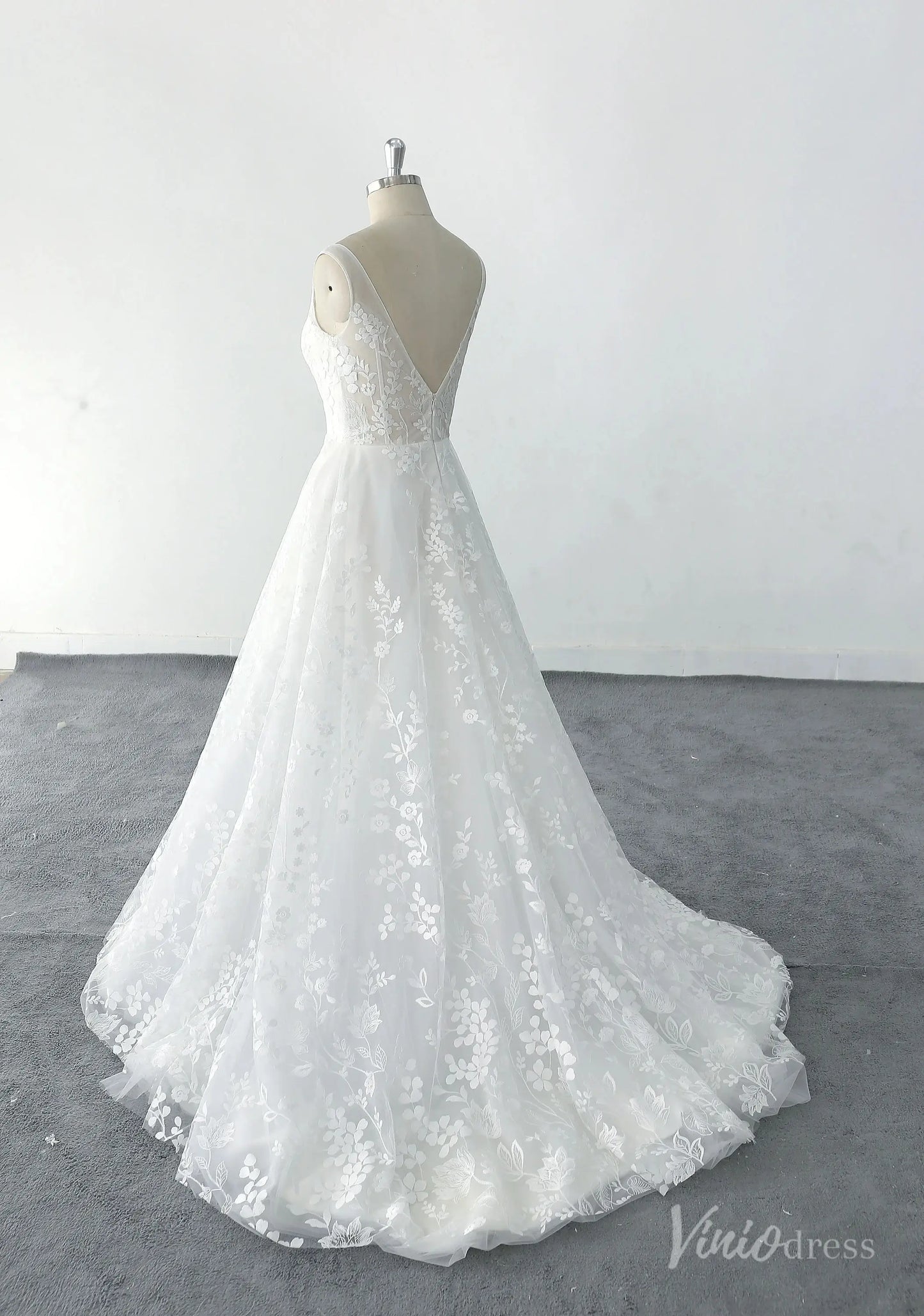 Ivory Floral Lace Wedding Dress with V-Neckline, Illusion Back & Sweep Train – LA141-wedding dresses 2025 -Viniodress-Ivory-Custom Size-