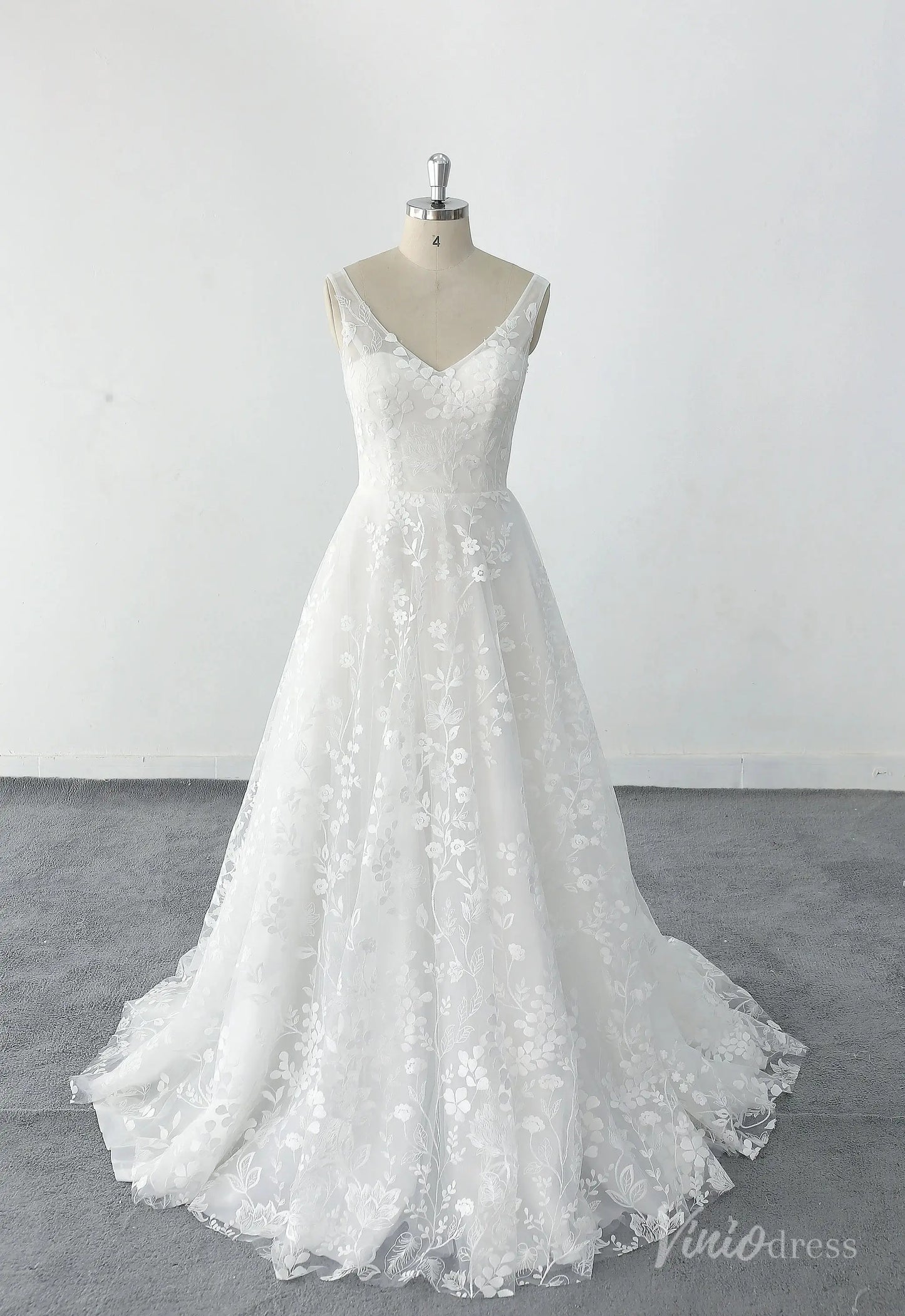 Ivory Floral Lace Wedding Dress with V-Neckline, Illusion Back & Sweep Train – LA141-wedding dresses 2025 -Viniodress-Ivory-Custom Size-