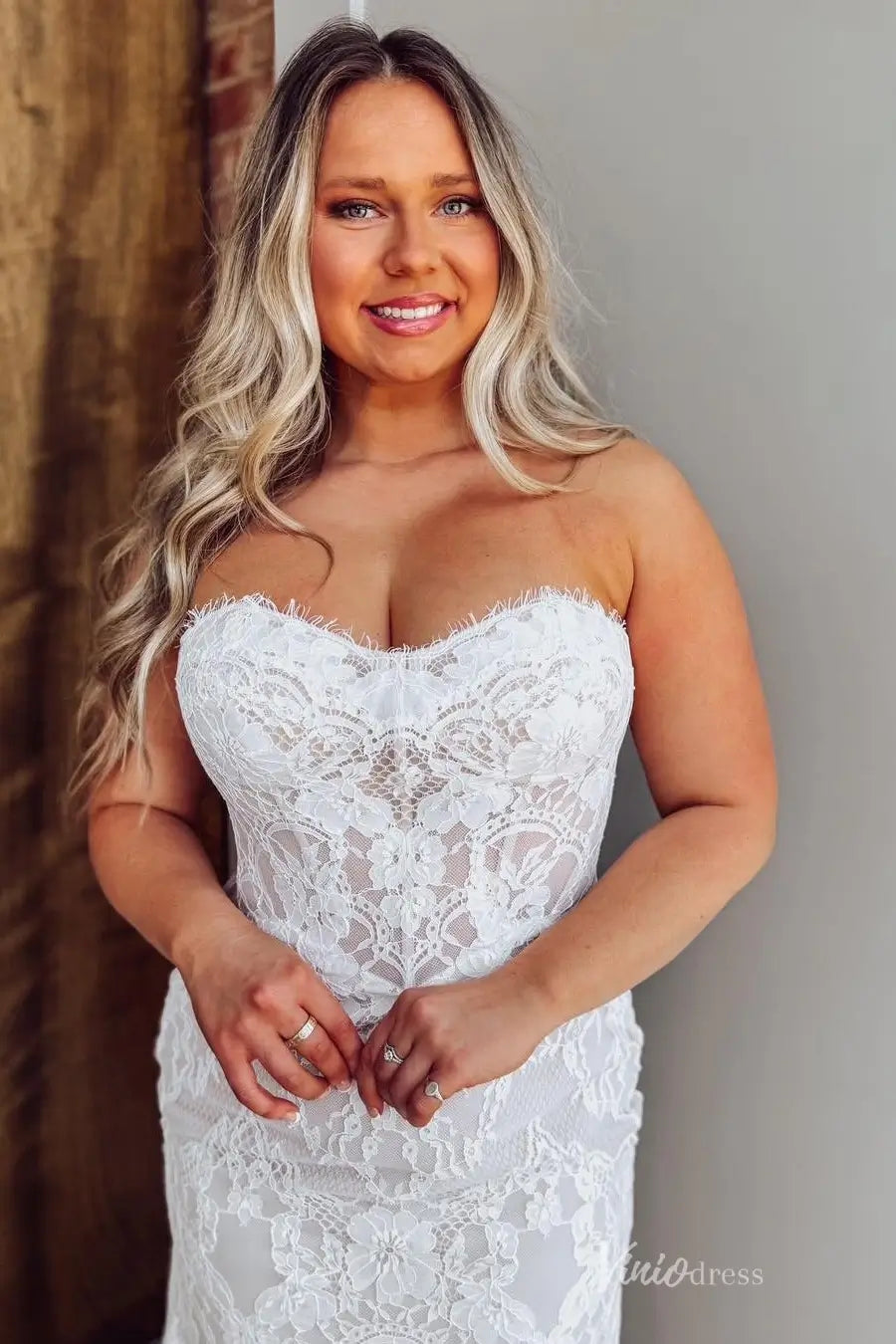 Ivory French Lace Boho Mermaid Wedding Dress | Removable Sheer Sleeves, Basque Waist & Layered Lace Train – BH105-wedding dresses 2025 -Viniodress-Beige-Custom Size-