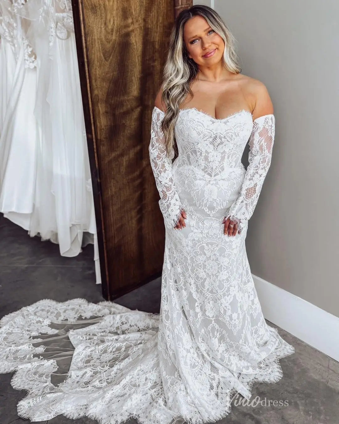 Ivory French Lace Boho Mermaid Wedding Dress | Removable Sheer Sleeves, Basque Waist & Layered Lace Train – BH105-wedding dresses 2025 -Viniodress-Beige-Custom Size-