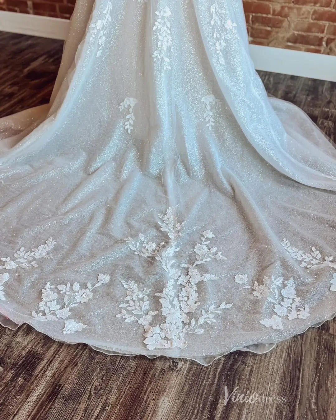 Ivory Glitter Tulle A-Line Wedding Dress with Floral Appliqué Bodice, Spaghetti Straps & Chapel Train – LA161-wedding dresses 2026-Viniodress-Ivory-Custom Size-