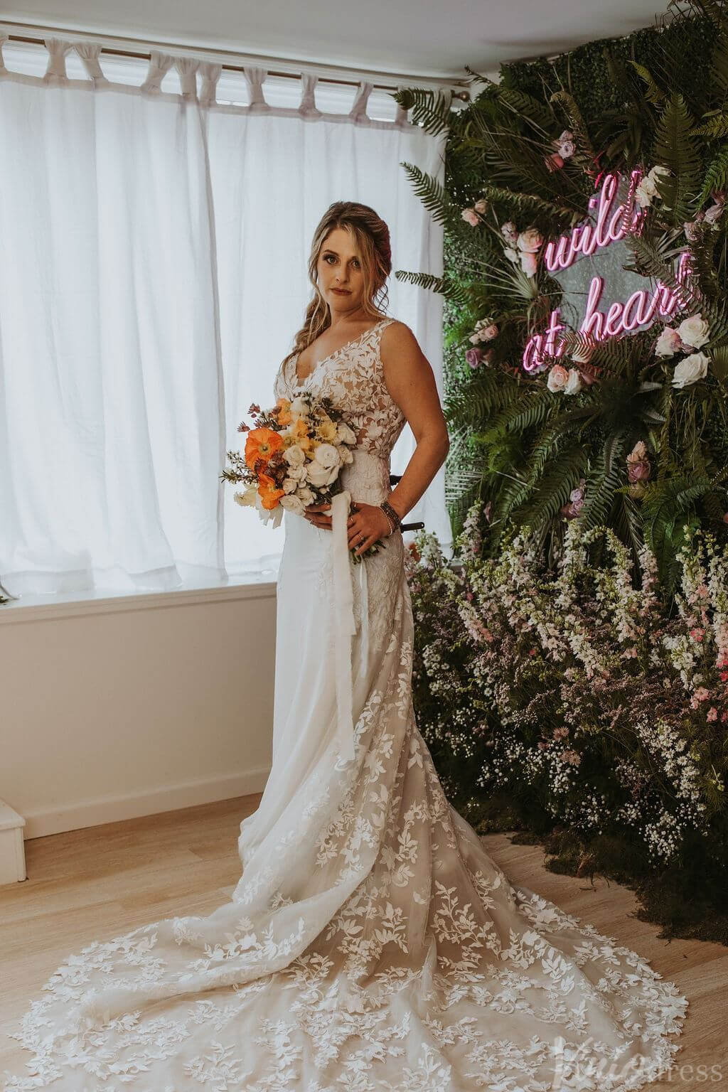 Ivory Lace Applique Bohemian Wedding Dresses V-Neck Boho Bridal Gown AW1035-wedding dresses 2025 -Viniodress-Ivory-Custom Size-