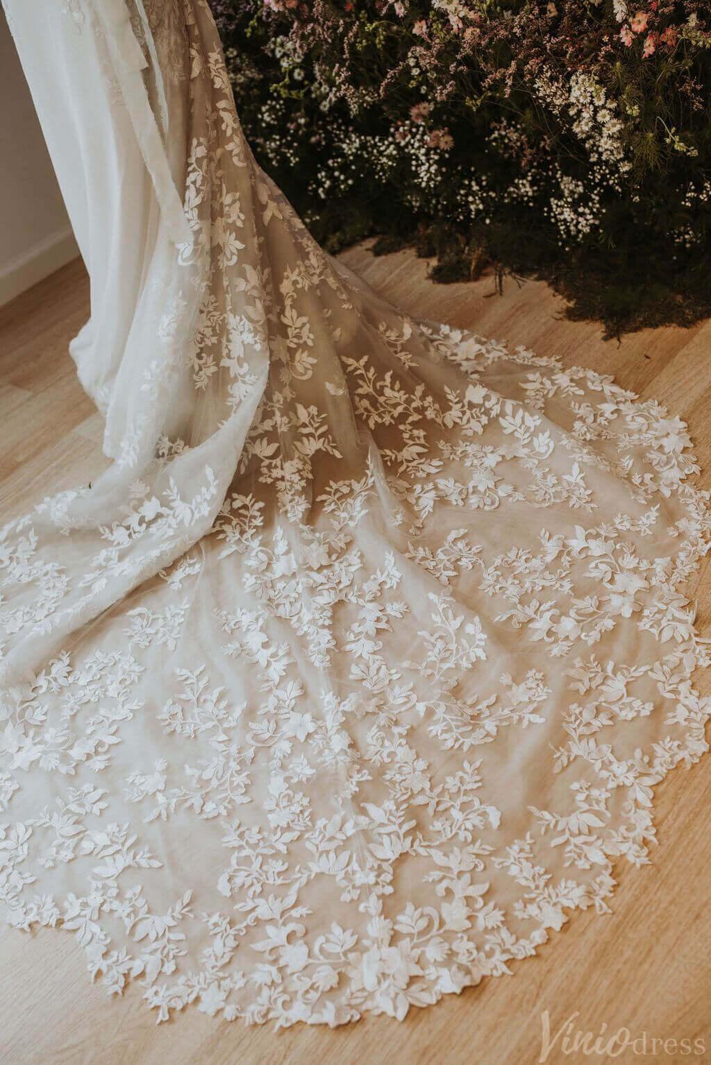 Ivory Lace Applique Bohemian Wedding Dresses V-Neck Boho Bridal Gown AW1035-wedding dresses-Viniodress