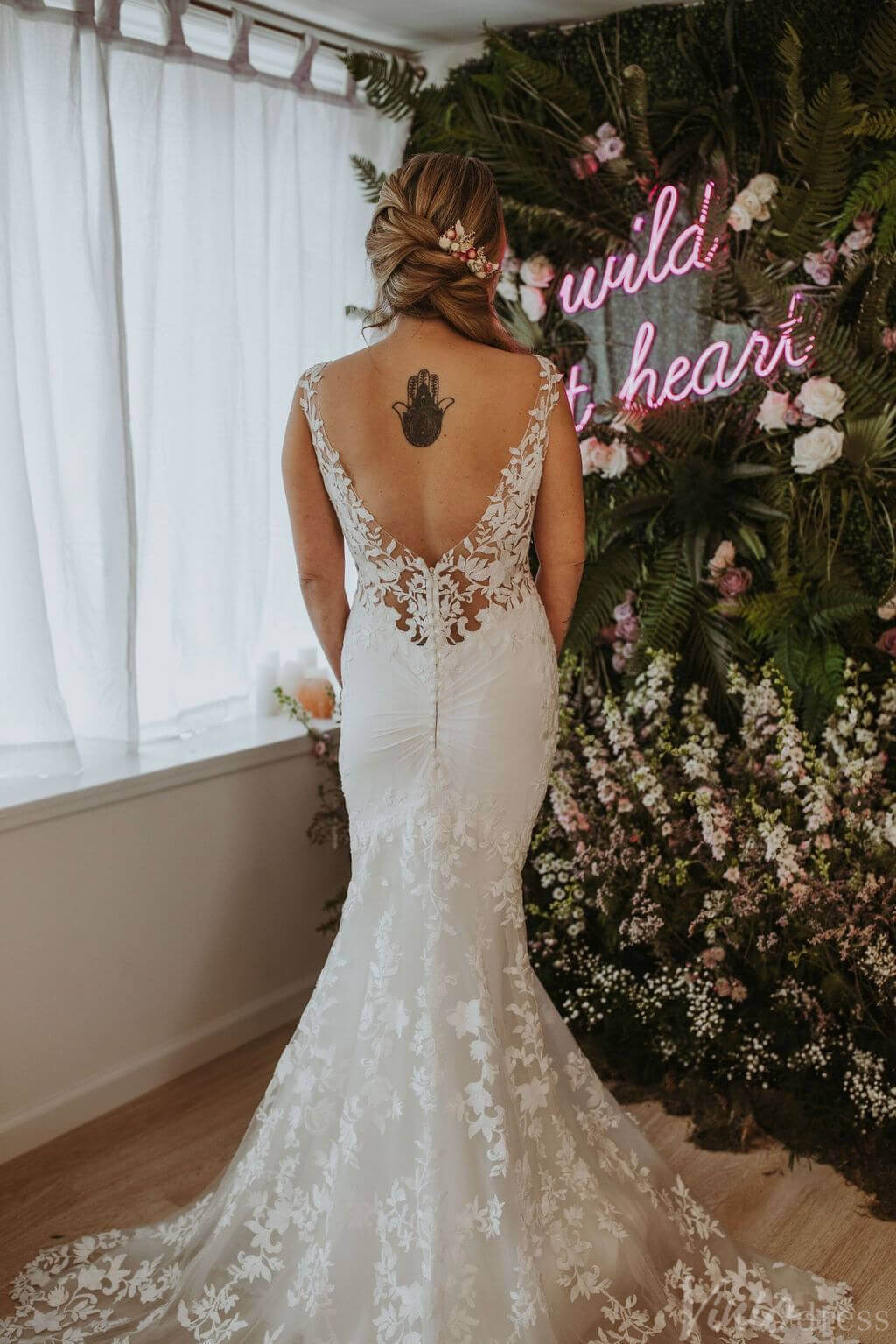 Ivory Lace Applique Bohemian Wedding Dresses V-Neck Boho Bridal Gown AW1035-wedding dresses-Viniodress