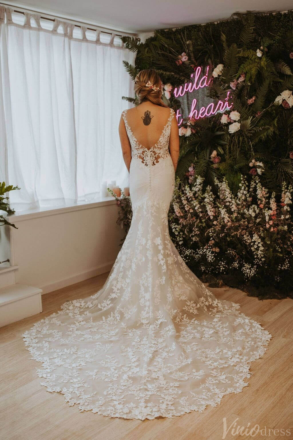 Ivory Lace Applique Bohemian Wedding Dresses V-Neck Boho Bridal Gown AW1035-wedding dresses-Viniodress