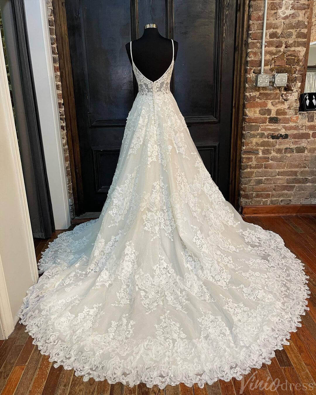 Ivory Lace Applique Spaghetti Strap Wedding Dresses V-Neck Chapel Train Bridal Gown VW2166-wedding dresses-Viniodress