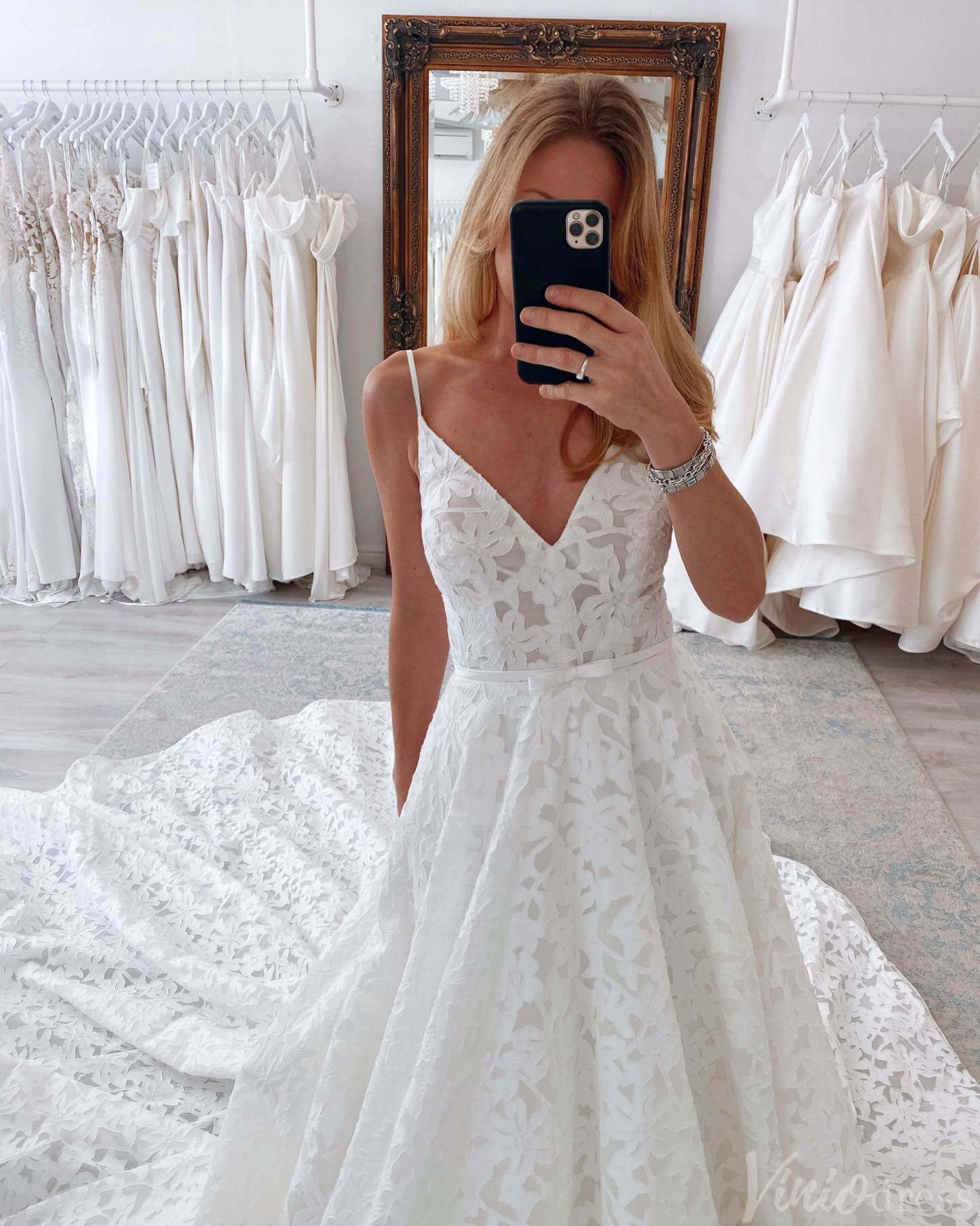 Ivory Lace Applique Wedding Dresses with Pockets Spaghetti Strap Bridal Gown AW1015