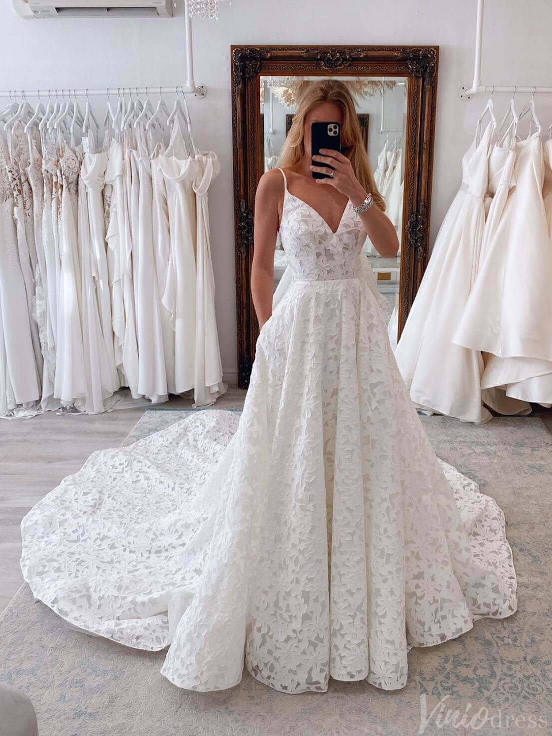 Ivory Lace Applique Wedding Dresses with Pockets Spaghetti Strap Bridal Gown AW1015