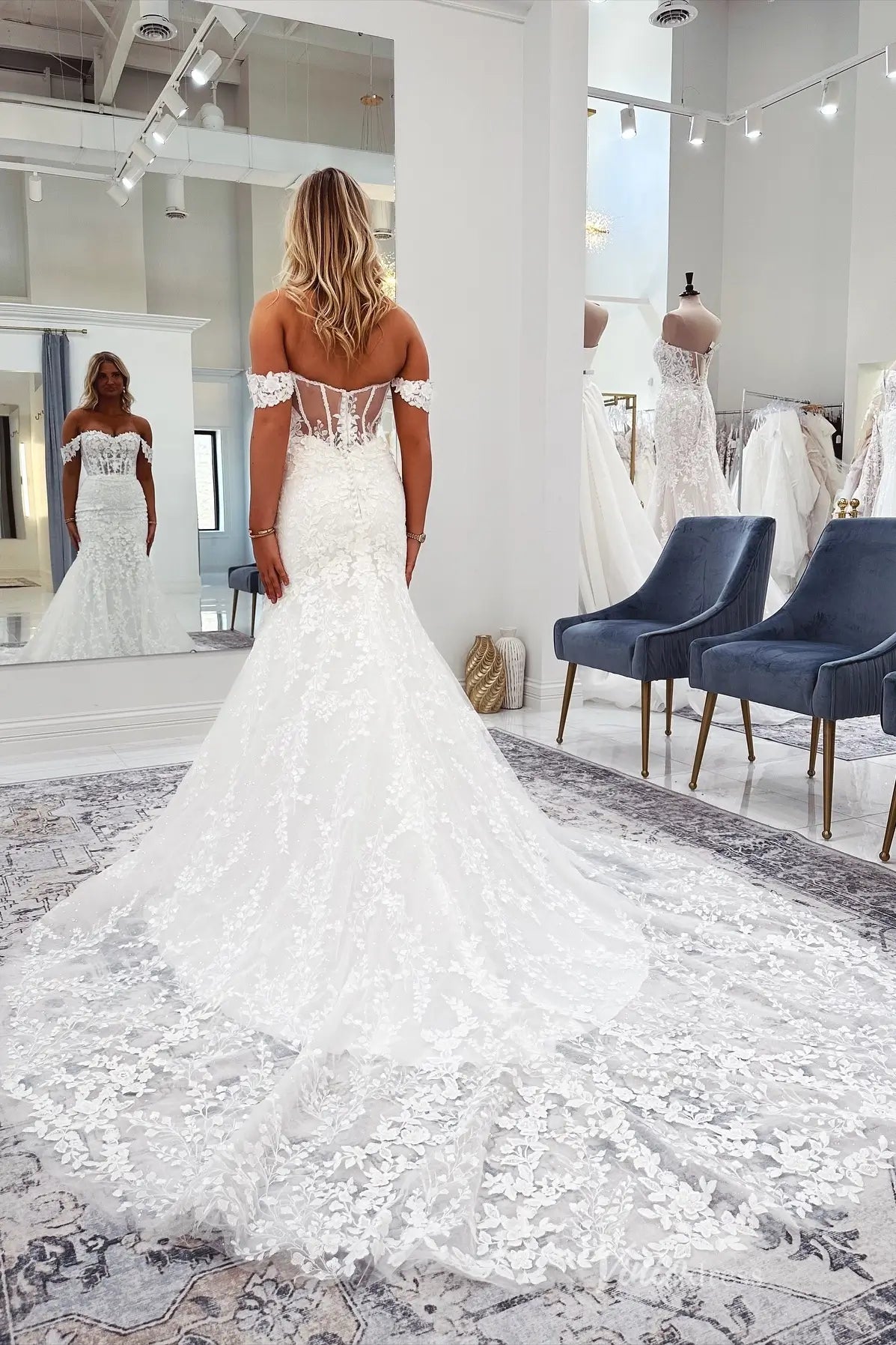 Ivory Lace Mermaid Wedding Dress with Detachable Off-Shoulder Sleeves & Sheer Corset, Chapel Lace Train – ML175-wedding dresses 2026-Viniodress-Ivory-Custom Size-