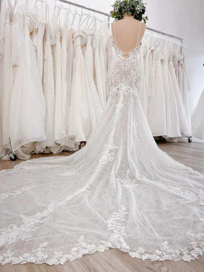 Ivory Lace Mermaid Wedding Dress with Plunging Illusion Neckline, Low Back, and Cathedral Train – ML148-wedding dresses 2025 -Viniodress-Ivory-Custom Size-