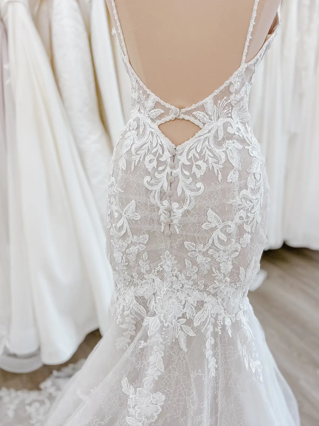 Ivory Lace Mermaid Wedding Dress with Plunging Illusion Neckline, Low Back, and Cathedral Train – ML148-wedding dresses 2025 -Viniodress-Ivory-Custom Size-
