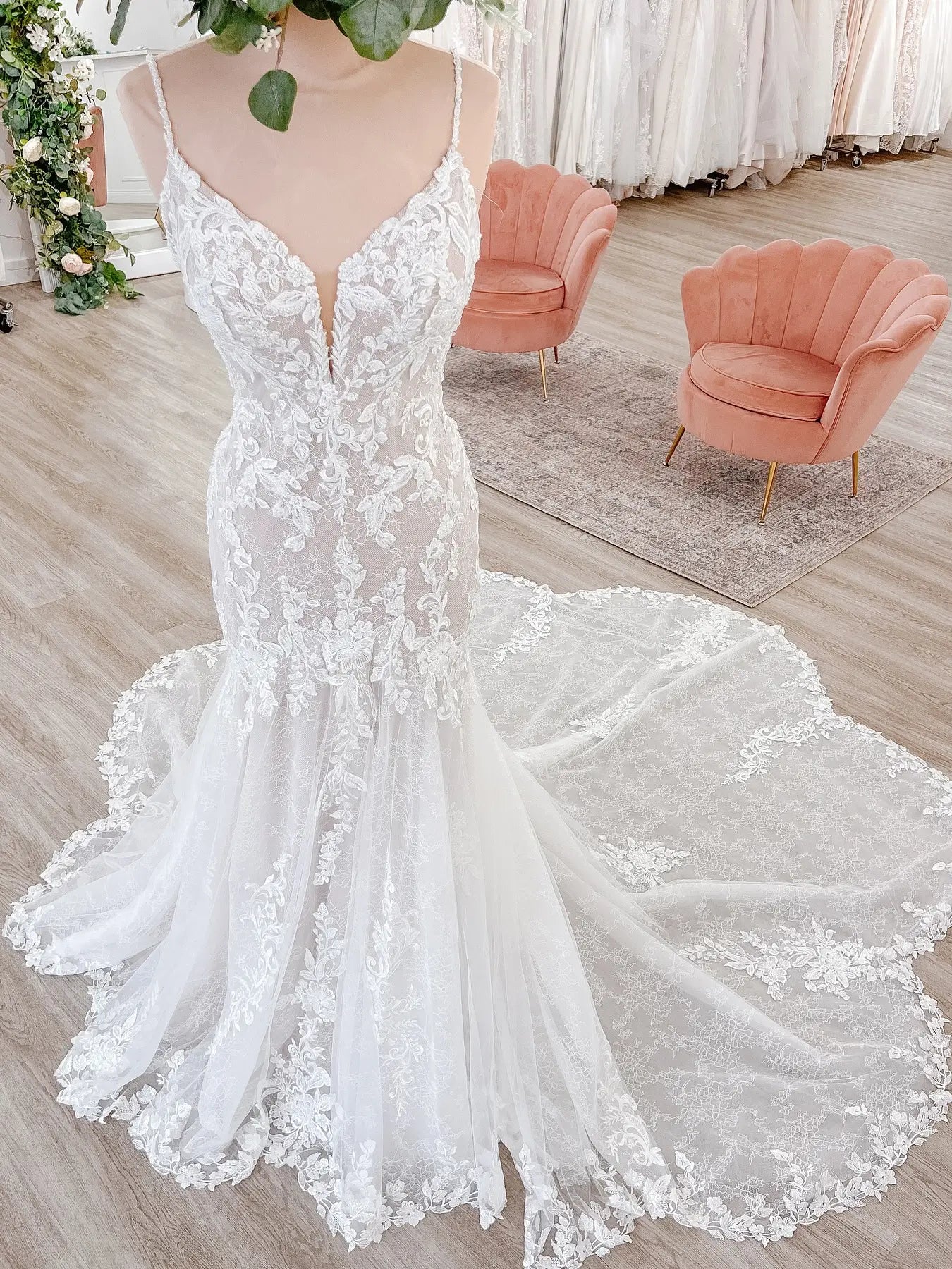 Ivory Lace Mermaid Wedding Dress with Plunging Illusion Neckline, Low Back, and Cathedral Train – ML148-wedding dresses 2025 -Viniodress-Ivory-Custom Size-