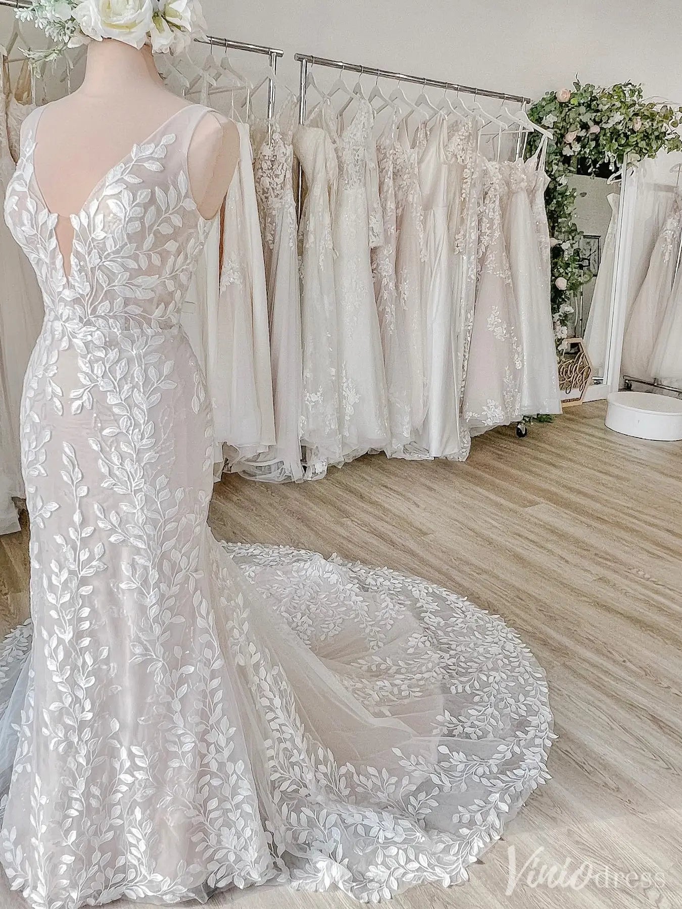 Ivory Leaf-Lace Mermaid Wedding Dress with Plunging V Neck, Illusion Straps & Long Lace Train – ML153-wedding dresses 2025 -Viniodress-Ivory-Custom Size-