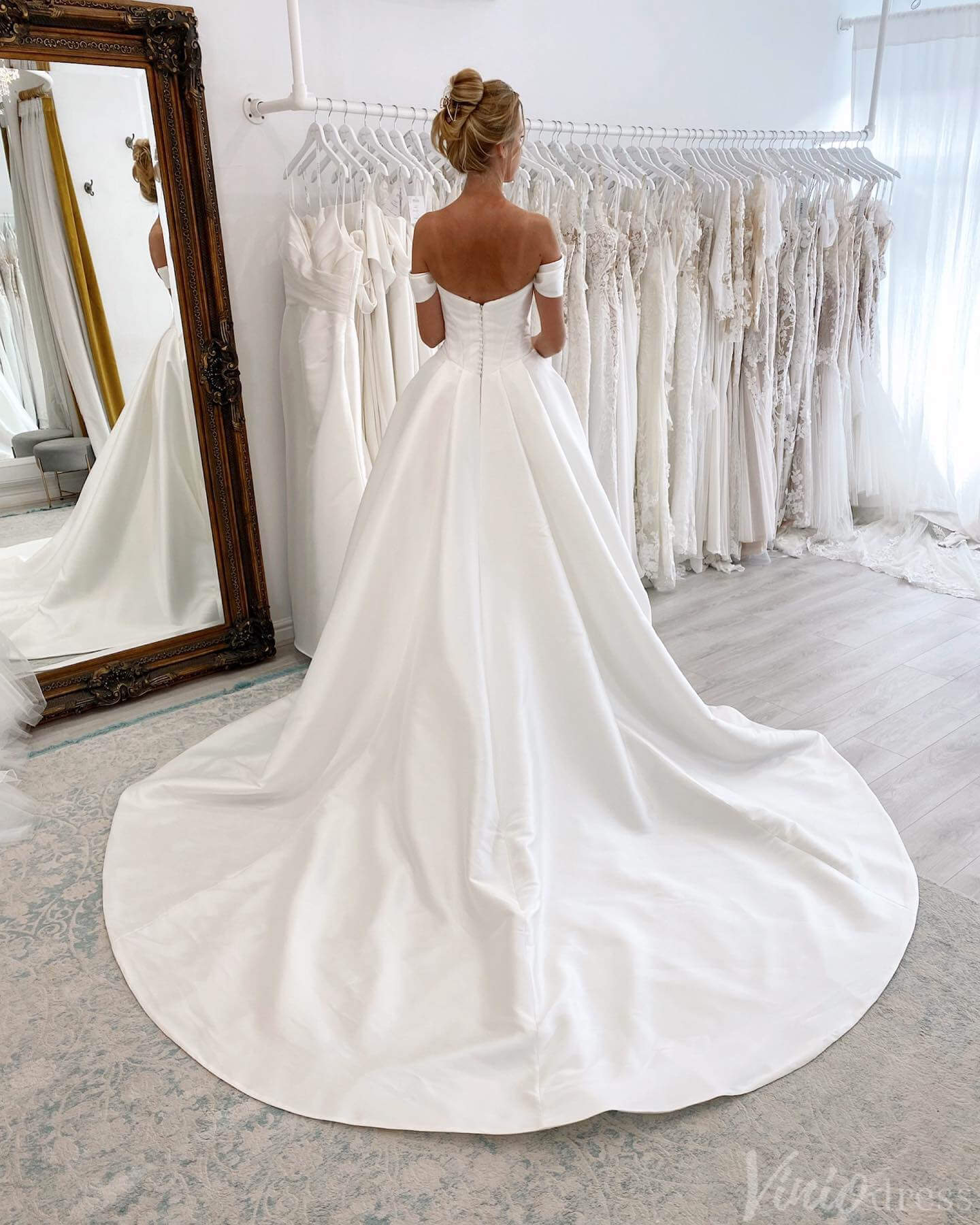 Ivory Off the Shoulder Wedding Dresses with Chapel Train Satin Bridal Gown AW1018-wedding dresses-Viniodress