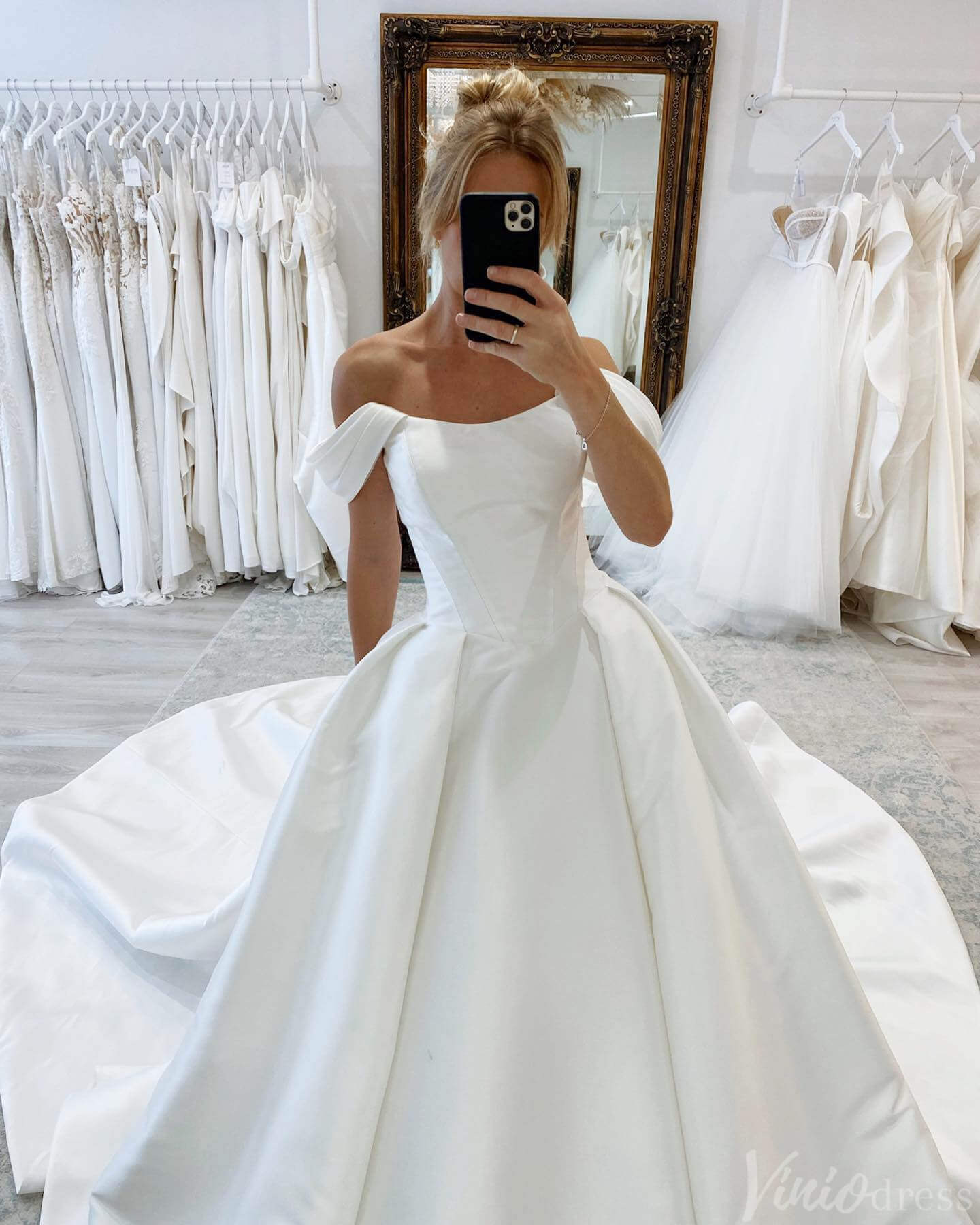 Ivory Off the Shoulder Wedding Dresses with Chapel Train Satin Bridal Gown AW1018-wedding dresses-Viniodress