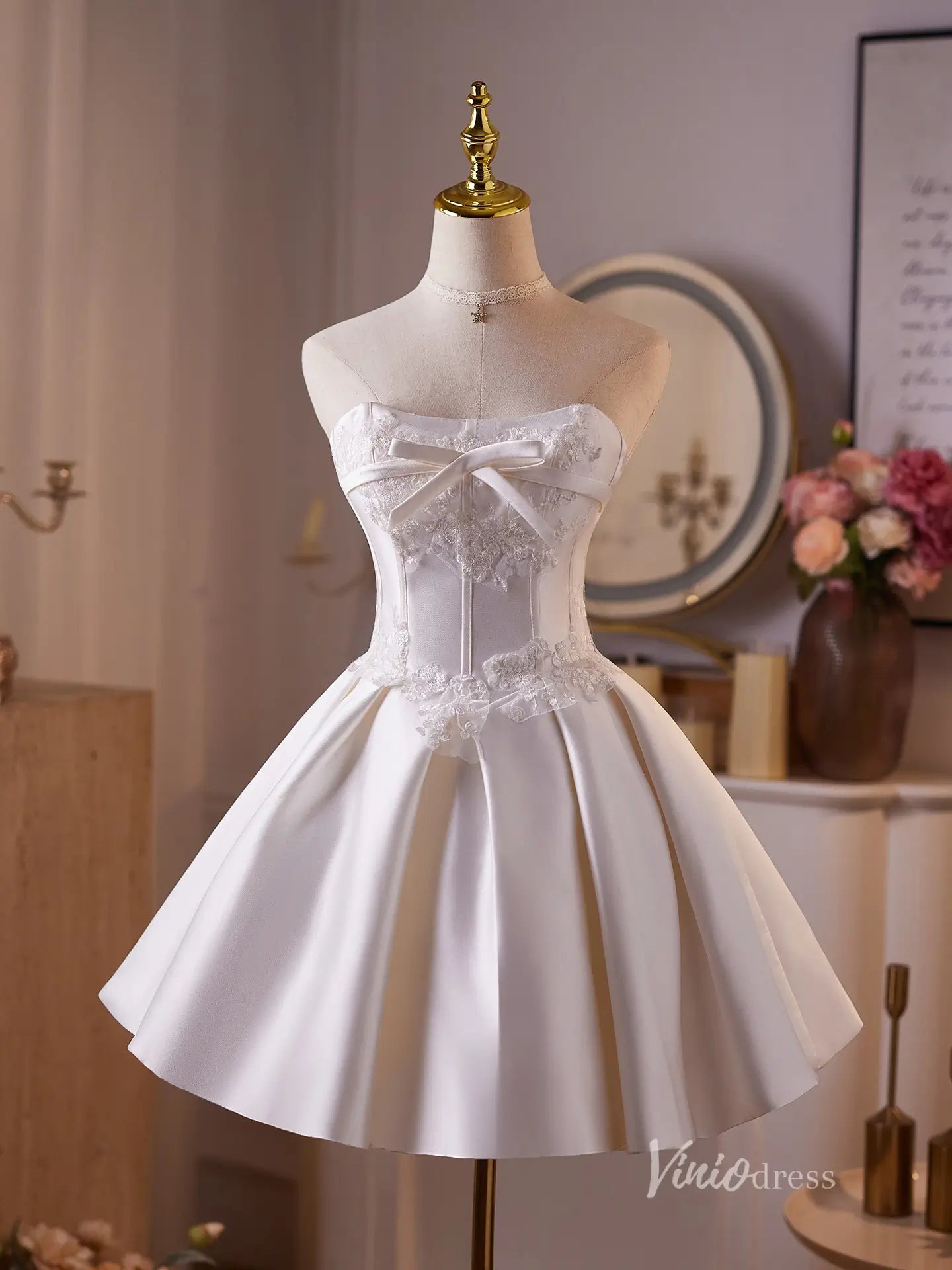 Ivory Satin Homecoming Dress with Lace Appliqué Bodice, Bow Bust & Pleated Mini Skirt – BJ095-prom dresses 2025 -Viniodress-Ivory-Custom Size-