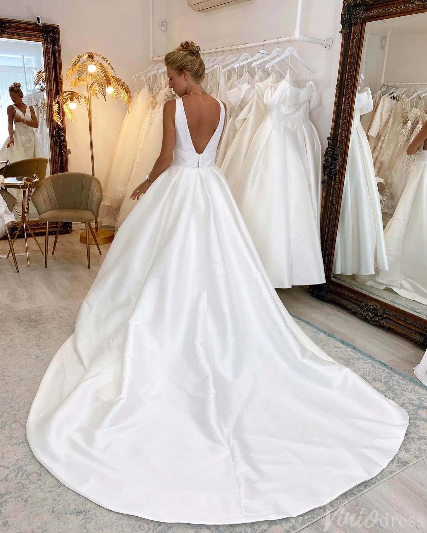 Ivory Satin Outdoor Wedding Dresses with Slit Overskirt V-Neck Country Viniodress Ivory Satin Outdoor Wedding Dresses with Slit Overskirt V-Neck Country Viniodress