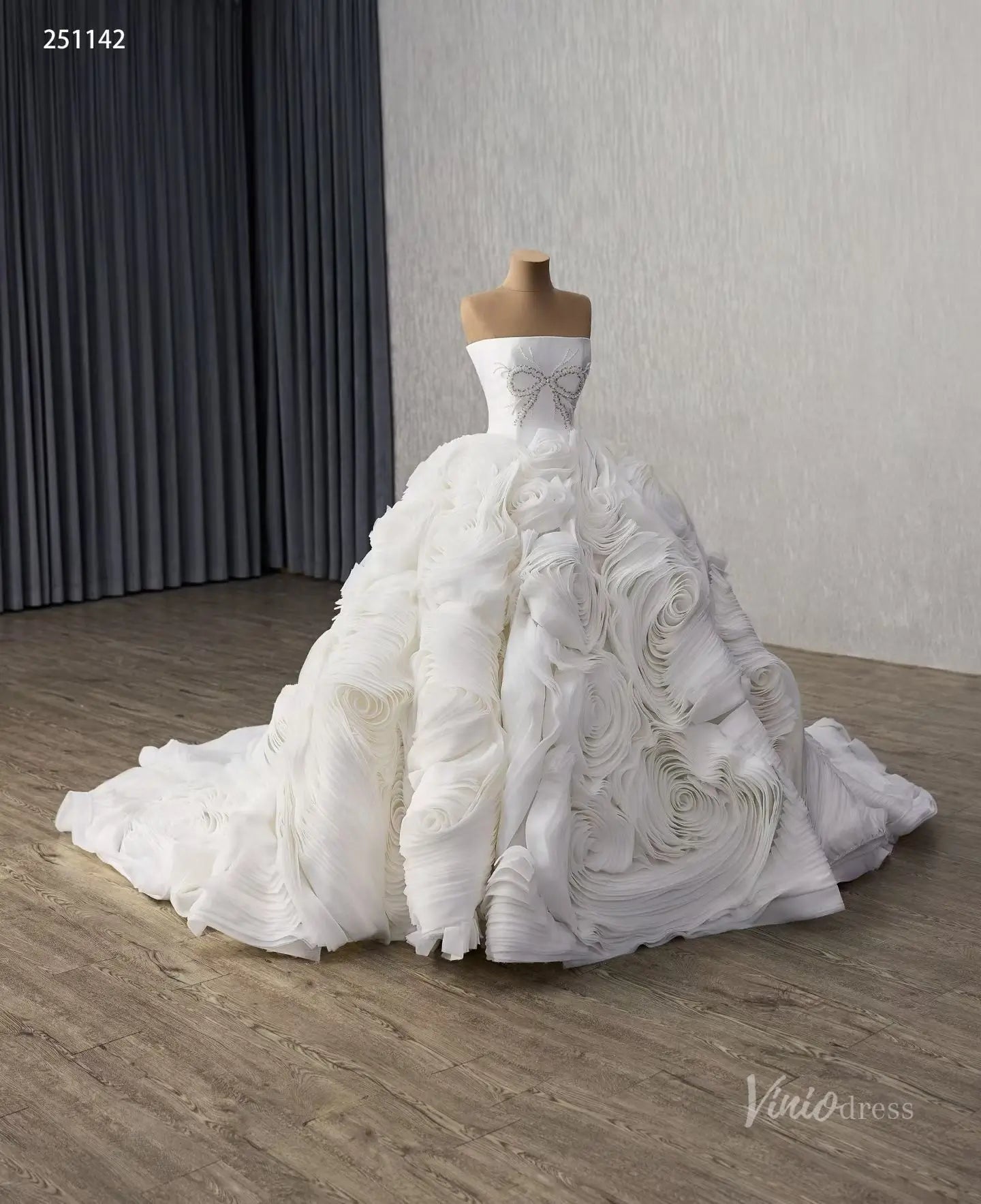 Ivory Sculptural Rosette Wedding Gown with Crystal Bow Bodice & Dramatic Ruffle Skirt – 251142-wedding dresses 2026-Viniodress-Ivory-Custom Size – Add Measurements in Cart-