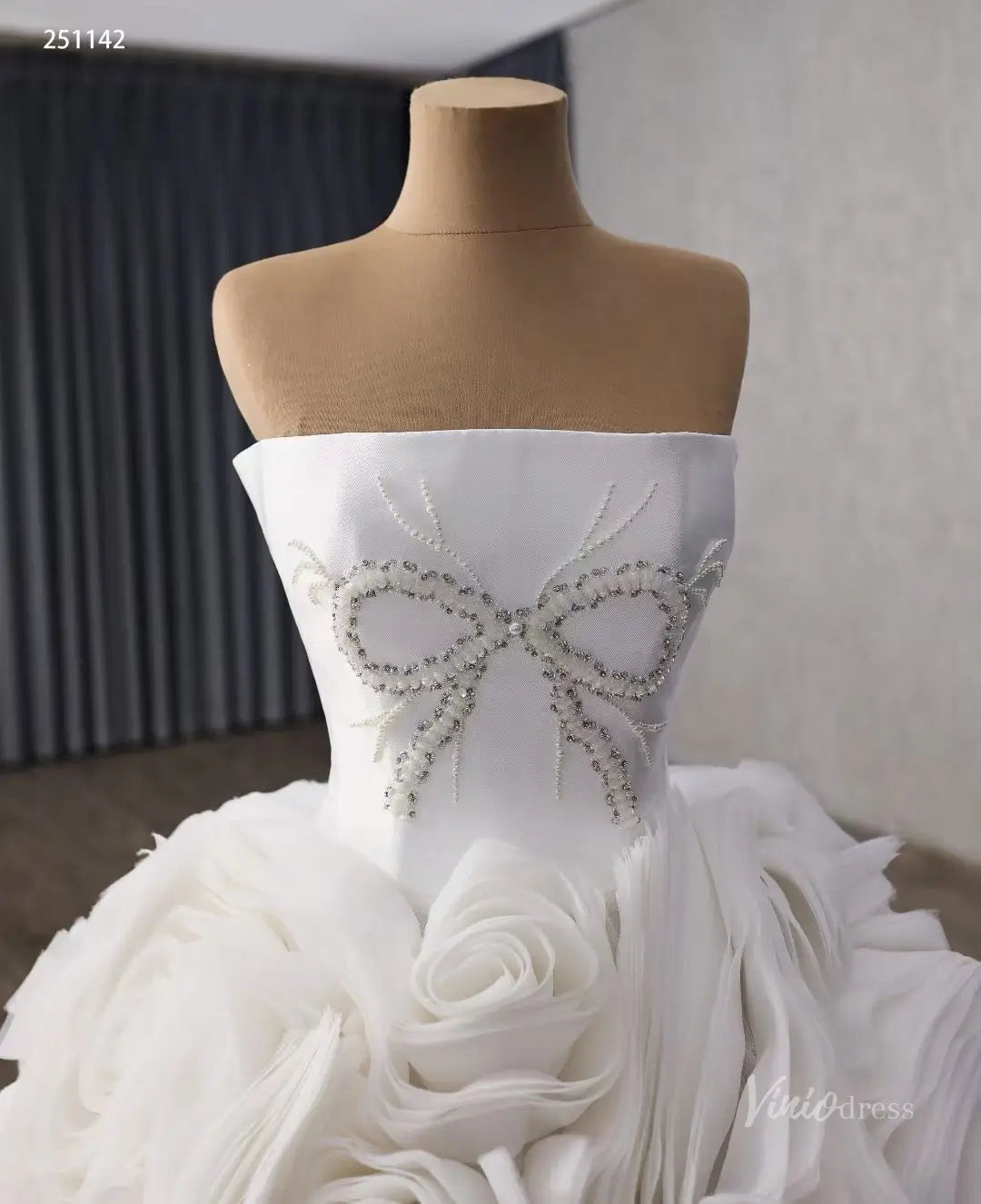 Ivory Sculptural Rosette Wedding Gown with Crystal Bow Bodice & Dramatic Ruffle Skirt – 251142-wedding dresses 2026-Viniodress-Ivory-Custom Size – Add Measurements in Cart-