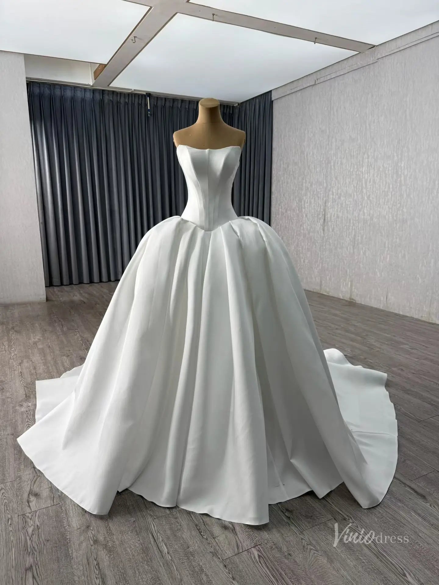Ivory Strapless Satin Ball Gown Wedding Dress with Sweetheart Neckline & Basque Waist – 261005-wedding dresses 2026-Viniodress-Ivory-Custom Size – Add Measurements in Cart-