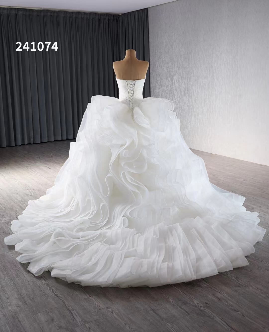 Ivory Tiered Ruffled Wedding Gowns Strapless Sweetheart Neck Quince Dress 241073-Quinceanera Dresses-Viniodress-Viniodress