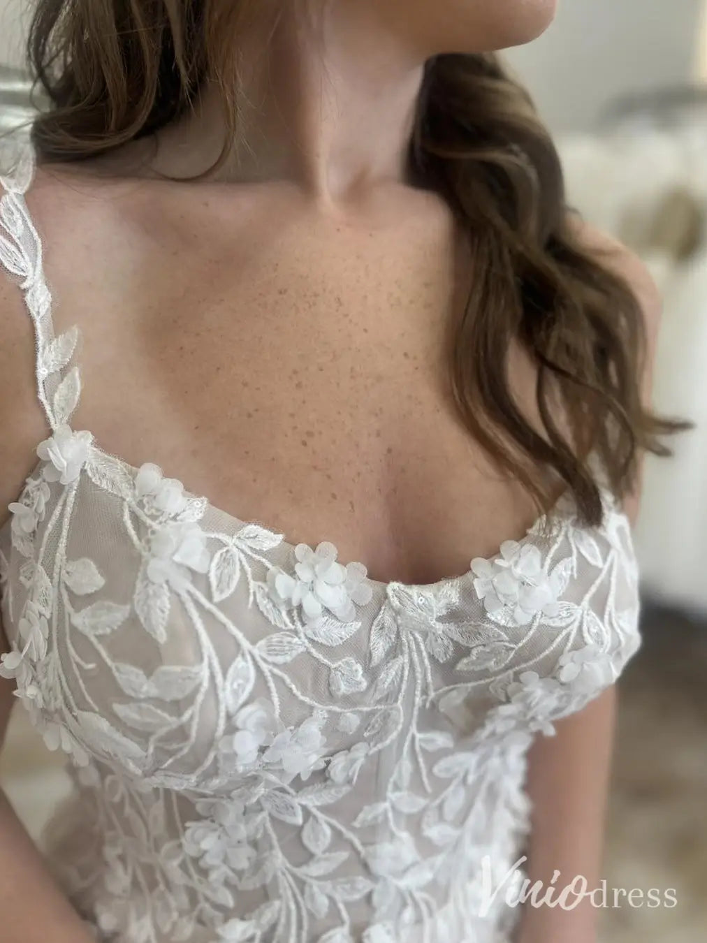Lace Appliqué Wedding Dress with Spaghetti Straps, Backless Design, and Chapel Train – LA103-wedding dresses 2025 -Viniodress-Ivory-Custom Size-