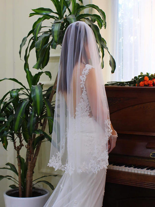 Lace Appliqued Mantilla Veils Fingertip Length V683-Bridal Veil 2025 -Viniodress-Ivory-