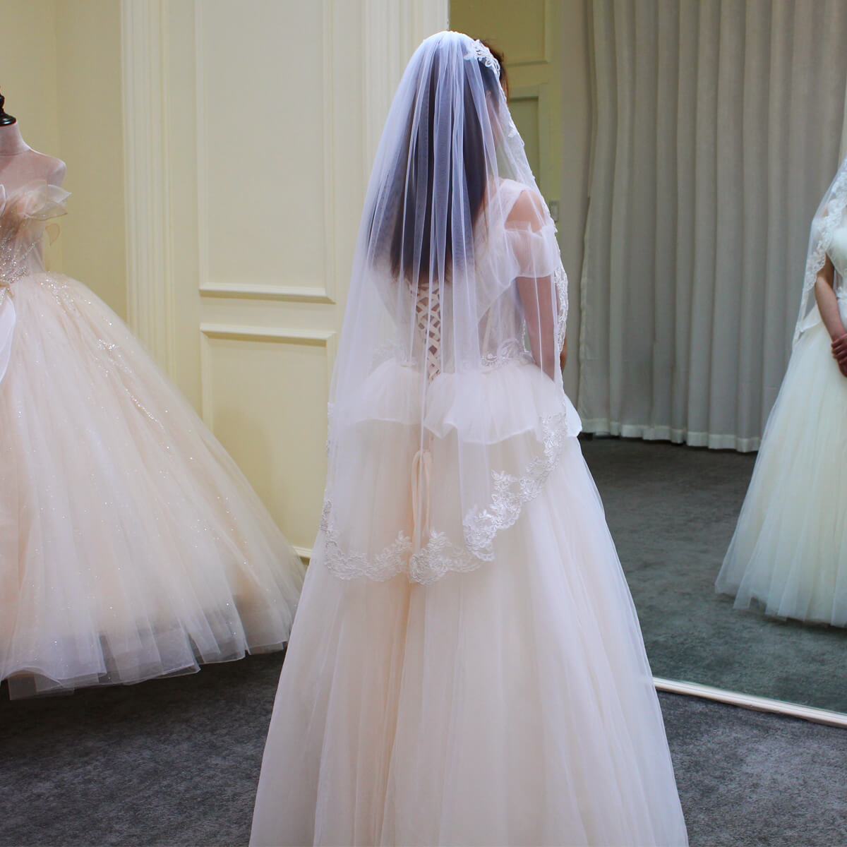 Lace Appliqued Mantilla Veils Fingertip Length V687-Bridal Veil 2025 -Viniodress-Ivory-