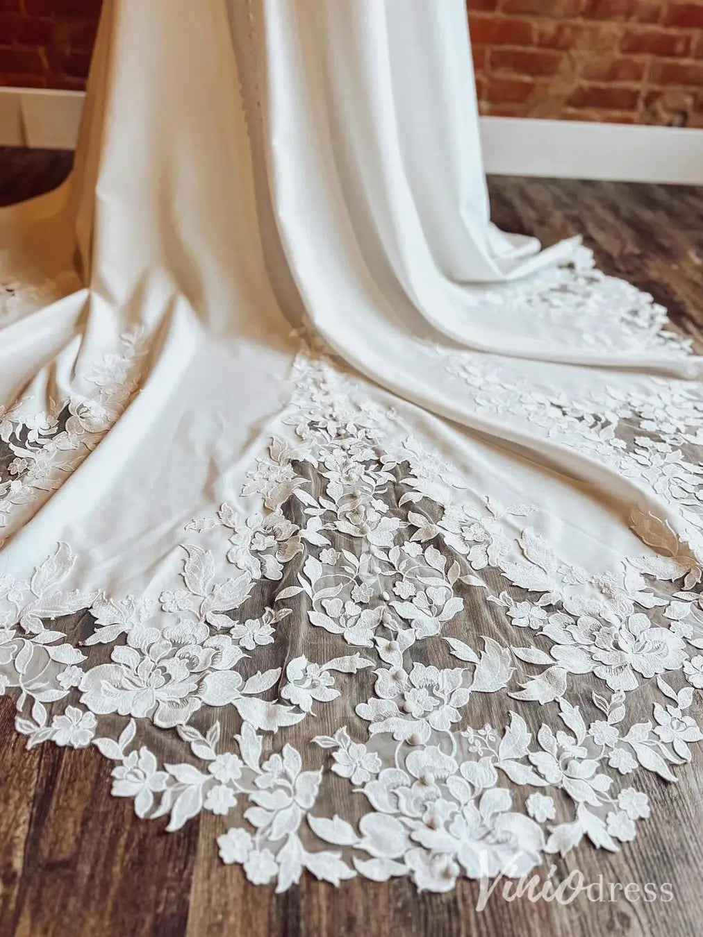 Lace Appliqued Satin Wedding Dress with Spaghetti Straps, Pockets, Plunging V Neck, Chapel Train – LA110-prom dresses 2025 -Viniodress-Ivory-Custom Size-