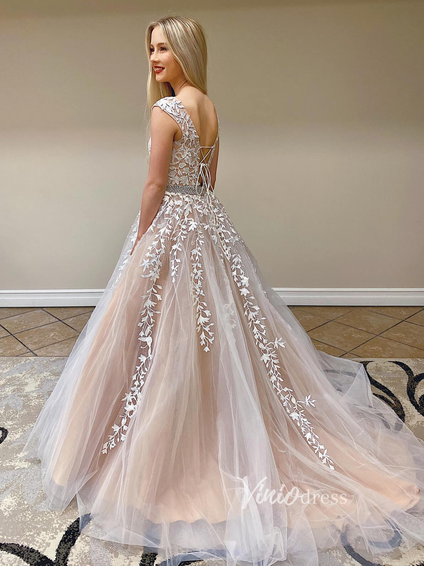 Robes de bal nues appliques en dentelle longue robe de remise des dip Viniodress Robes de bal nues appliques en dentelle longue robe de remise des dip Viniodress